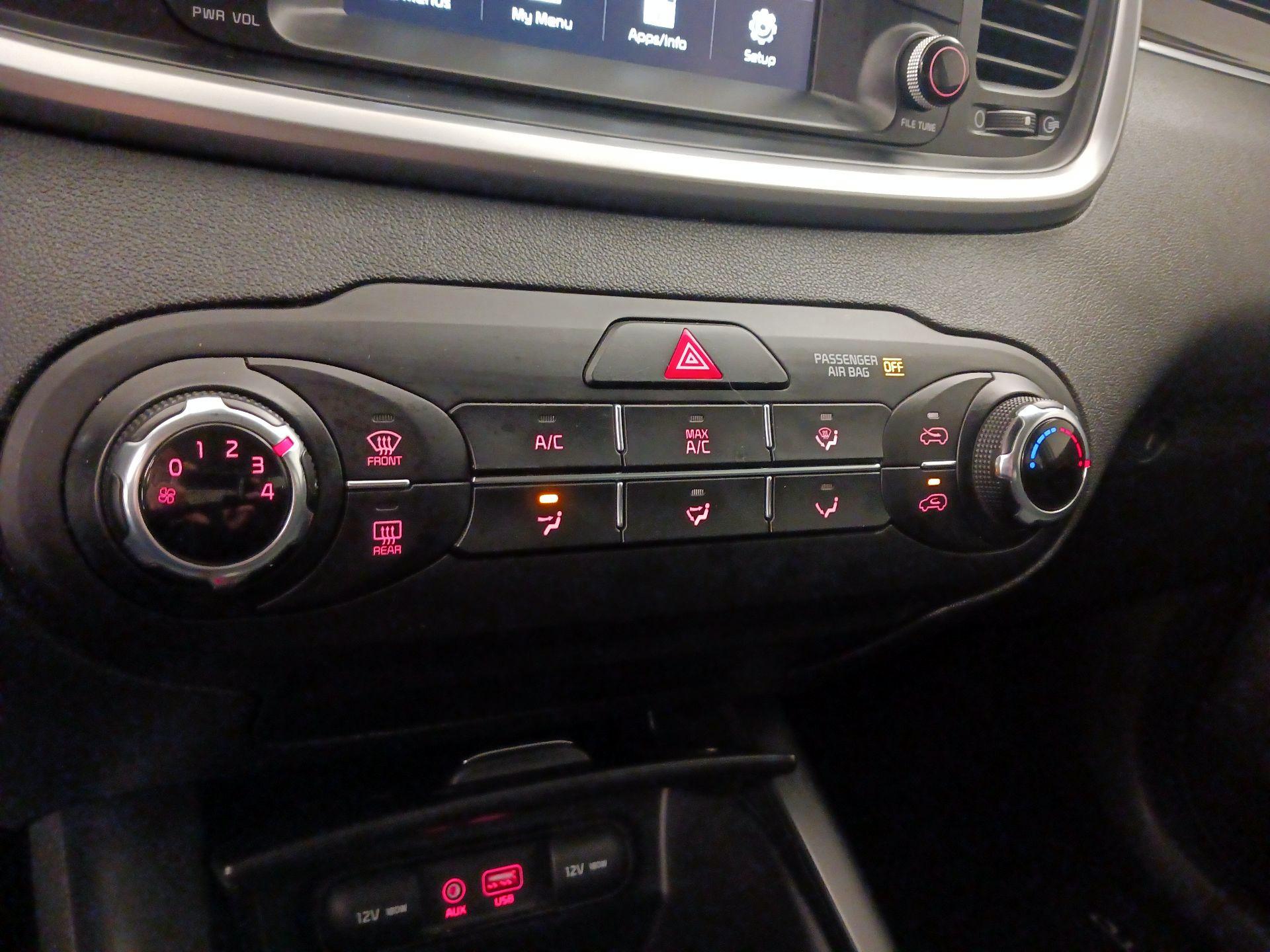 Thumbnail: 2020 Kia Sorento - 16