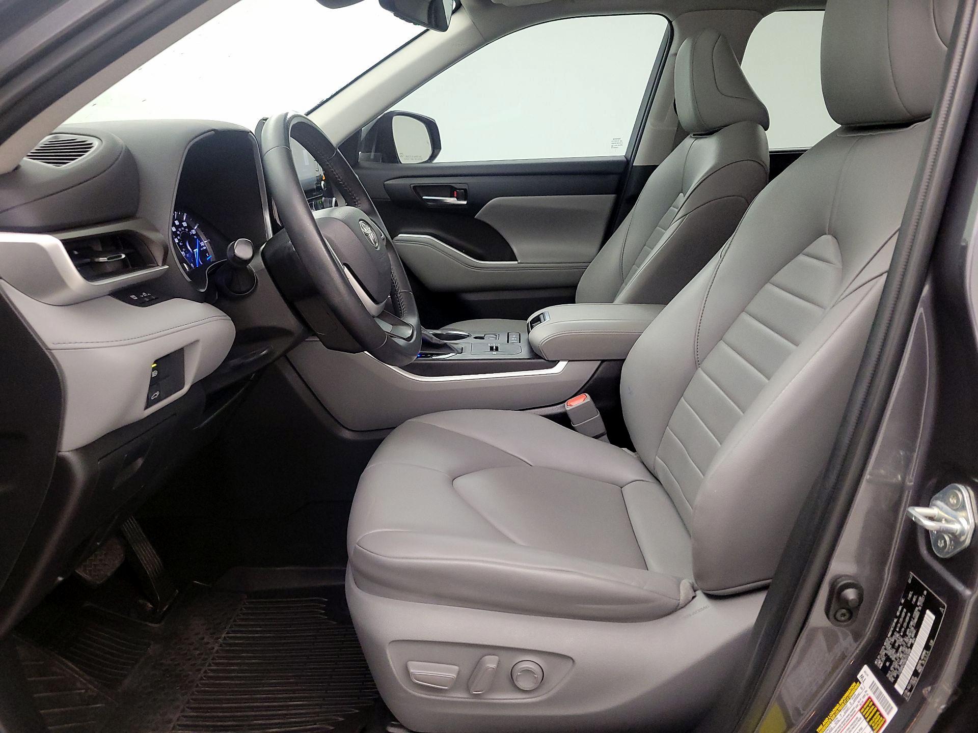 Thumbnail: 2022 Toyota Highlander - 11