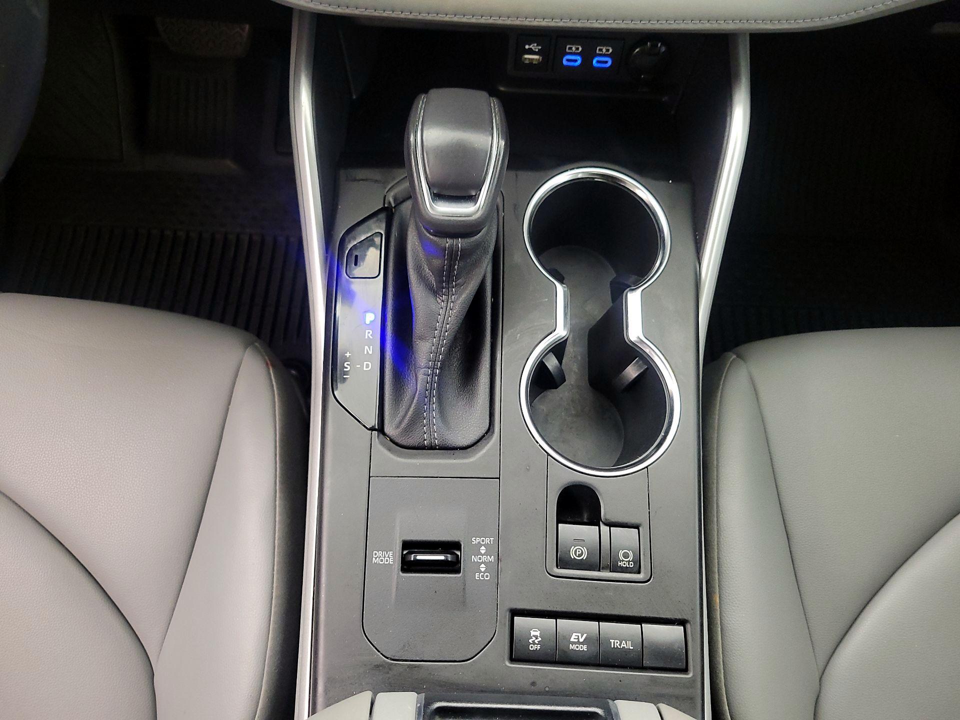 Thumbnail: 2022 Toyota Highlander - 17