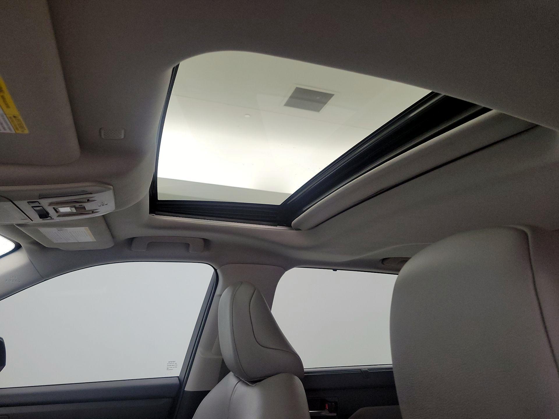 Thumbnail: 2022 Toyota Highlander - 19