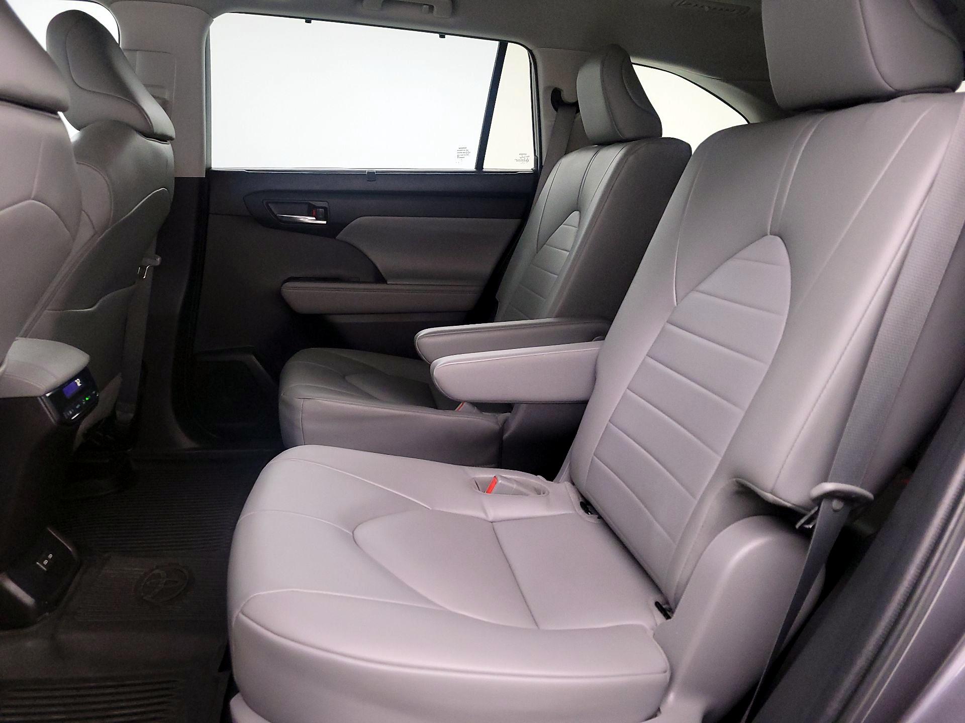 Thumbnail: 2022 Toyota Highlander - 20