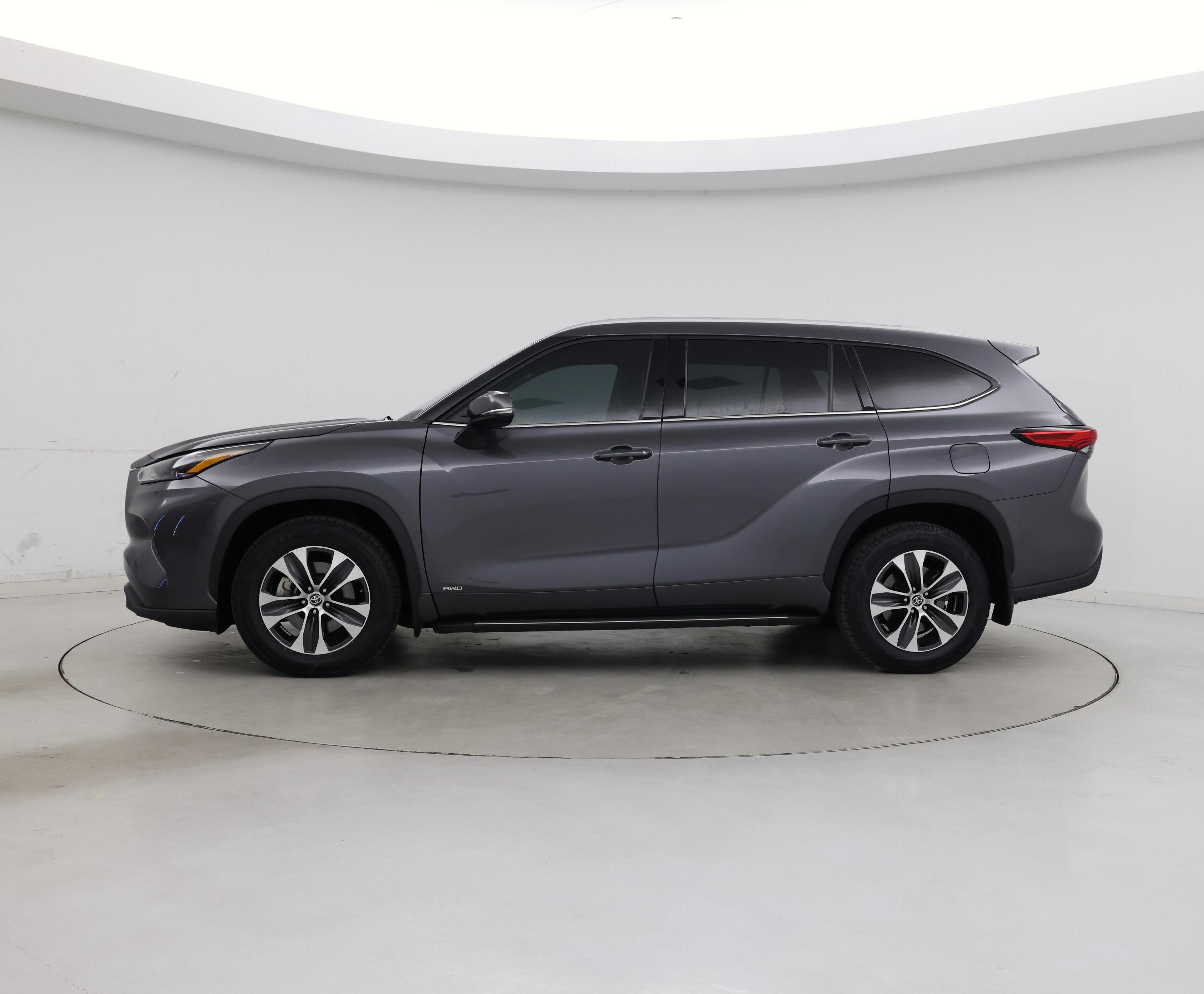 Thumbnail: 2022 Toyota Highlander - 3