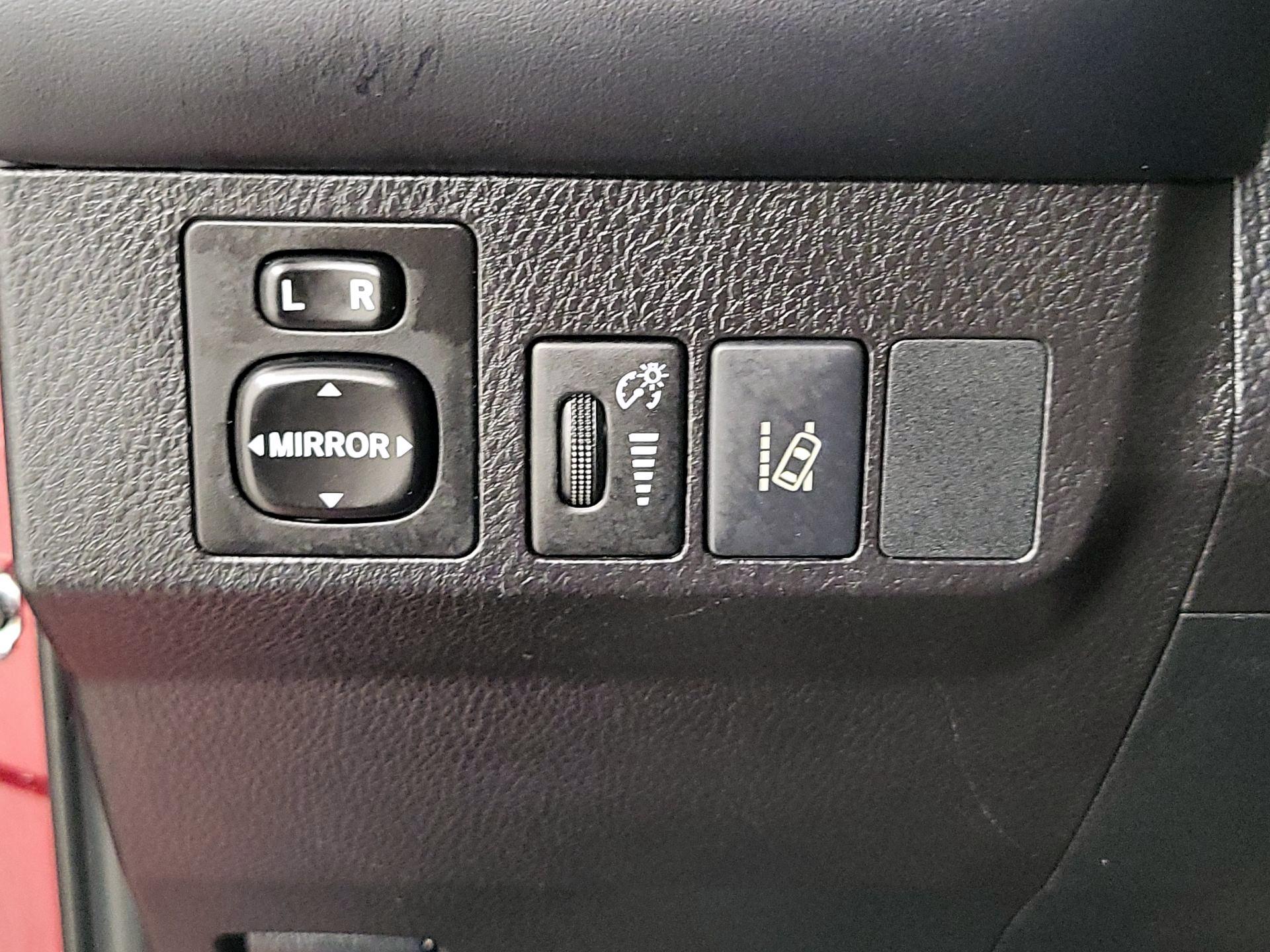 Thumbnail: 2018 Toyota RAV4 - 13