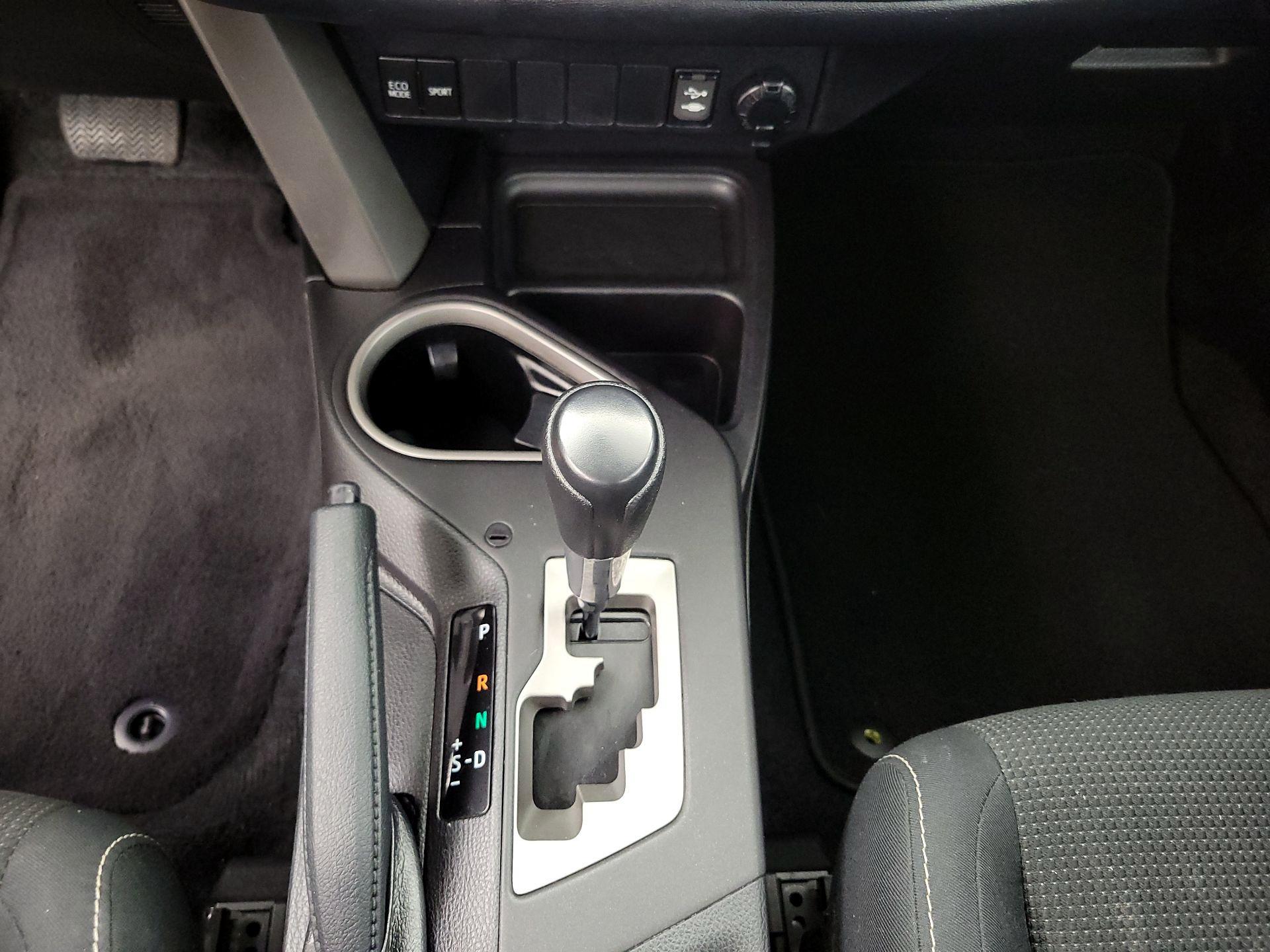 Thumbnail: 2018 Toyota RAV4 - 17