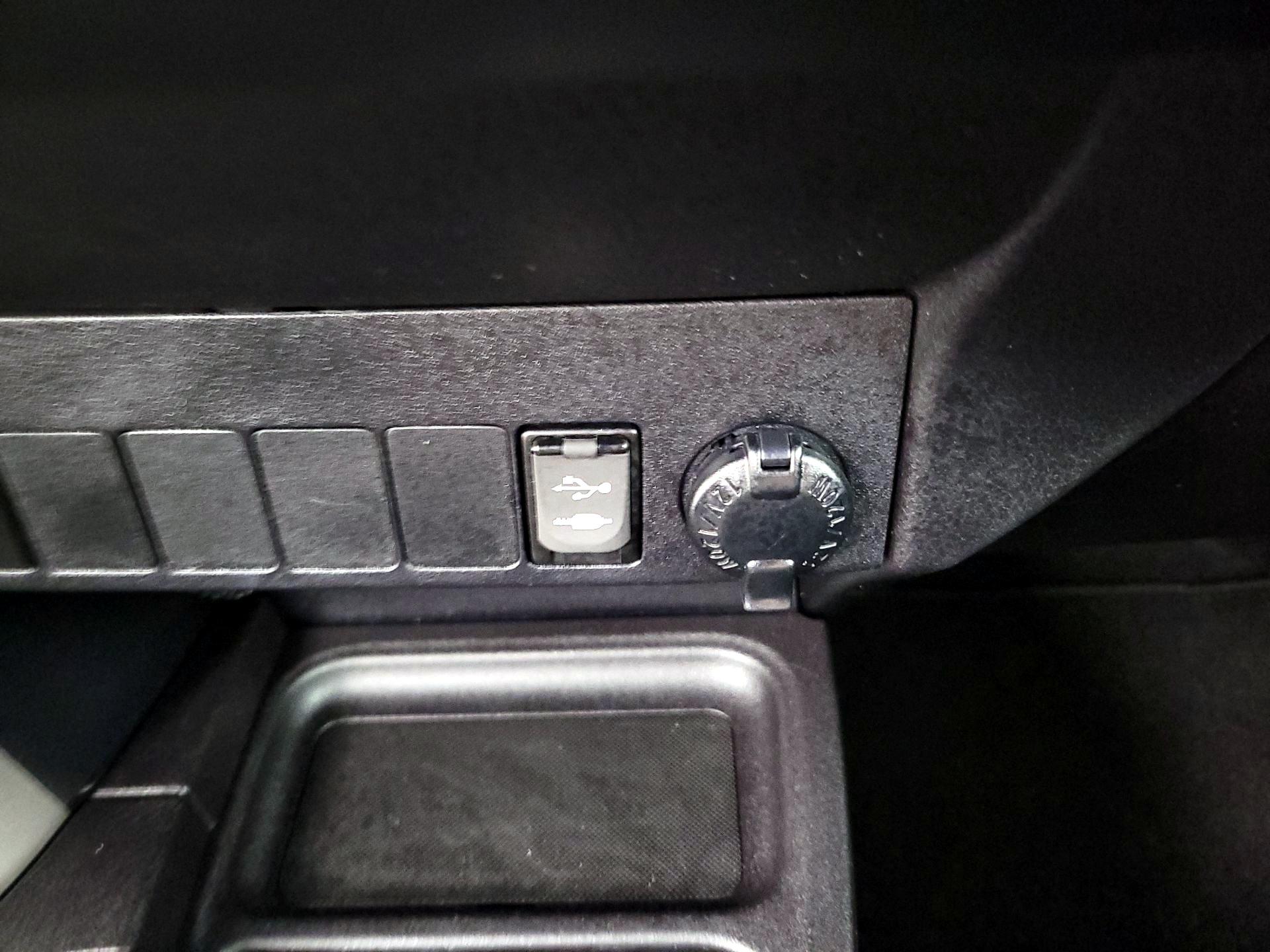 Thumbnail: 2018 Toyota RAV4 - 18