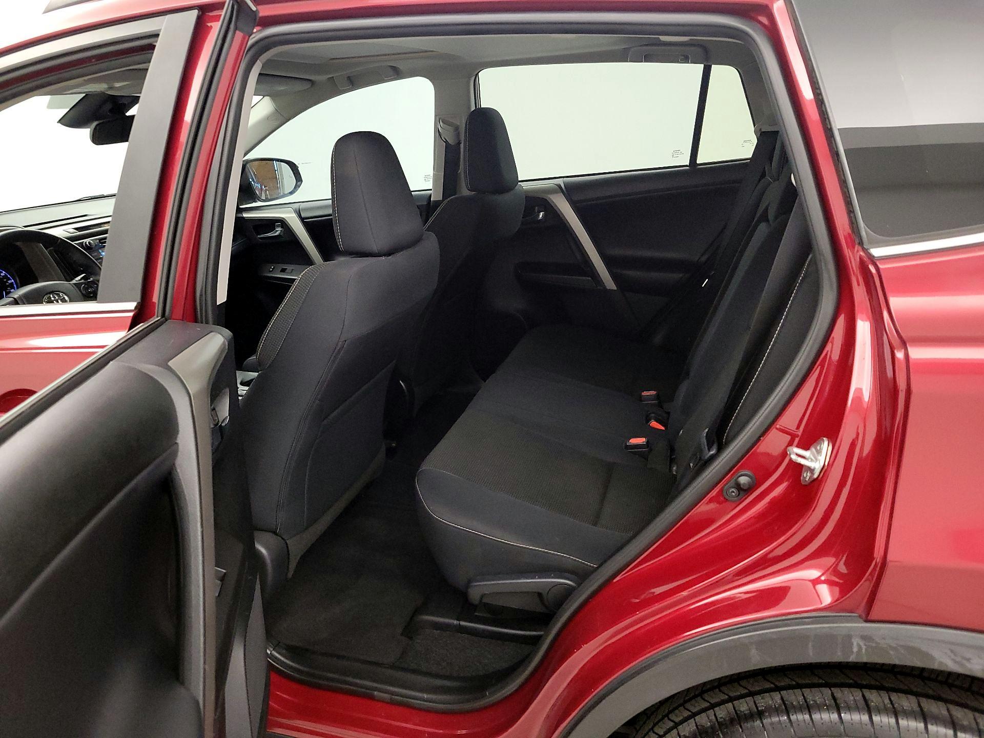 Thumbnail: 2018 Toyota RAV4 - 20