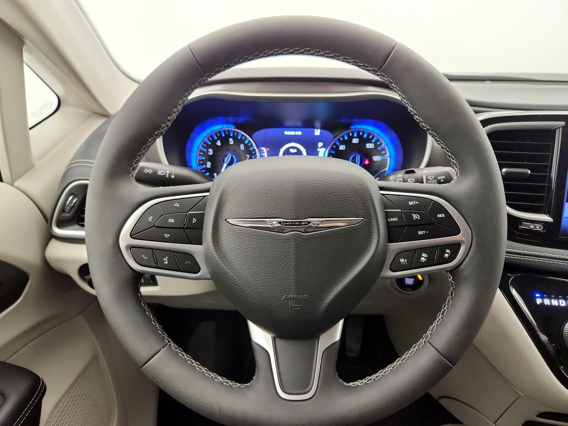 Thumbnail: 2022 Chrysler Pacifica - 10