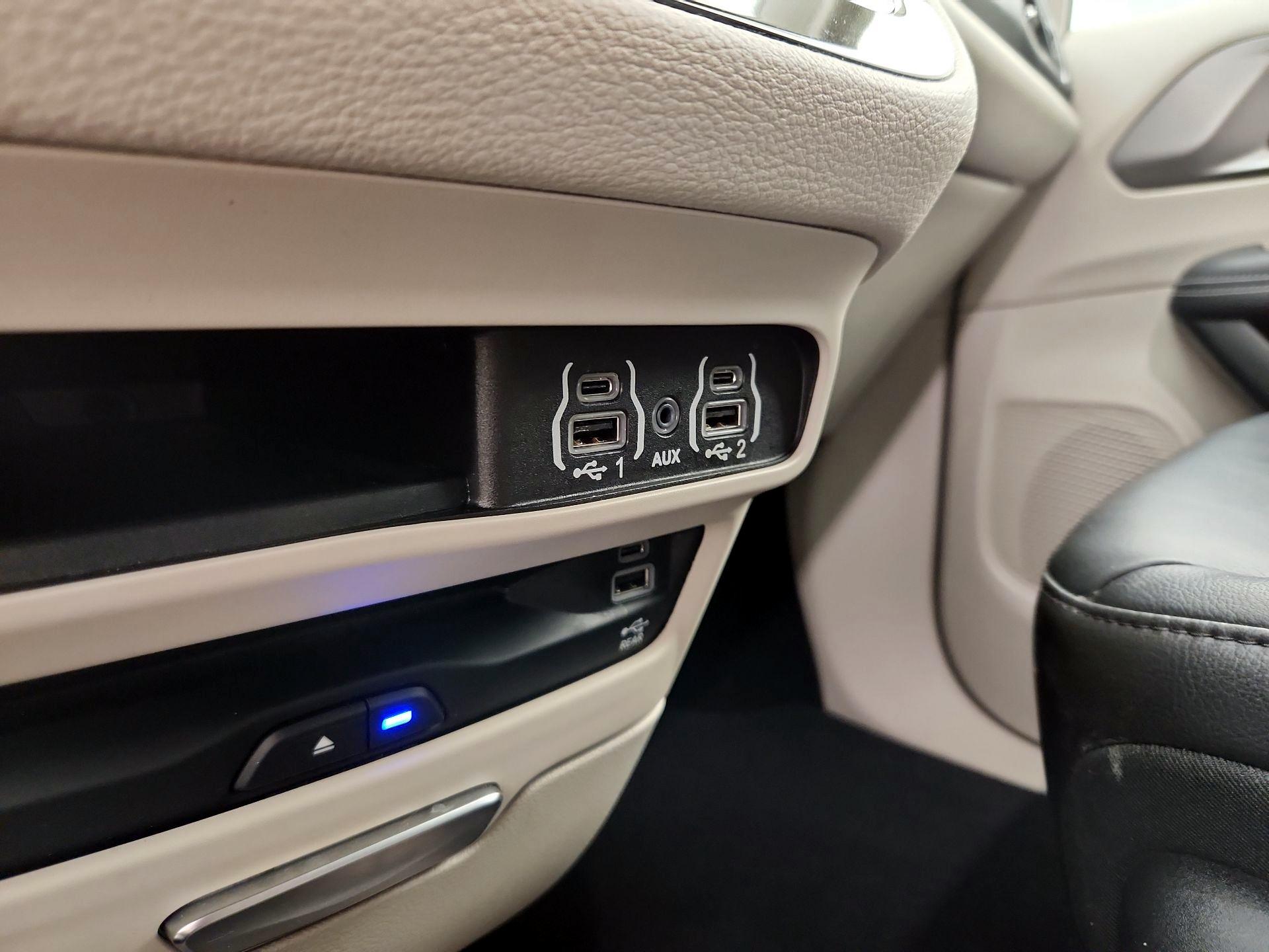 Thumbnail: 2022 Chrysler Pacifica - 19