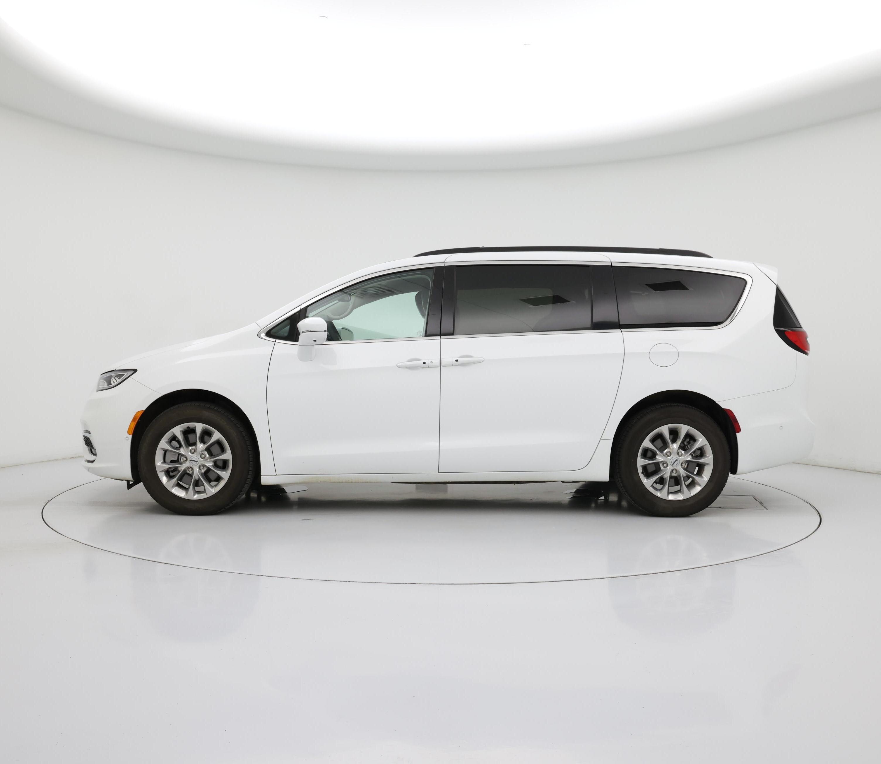Thumbnail: 2022 Chrysler Pacifica - 3