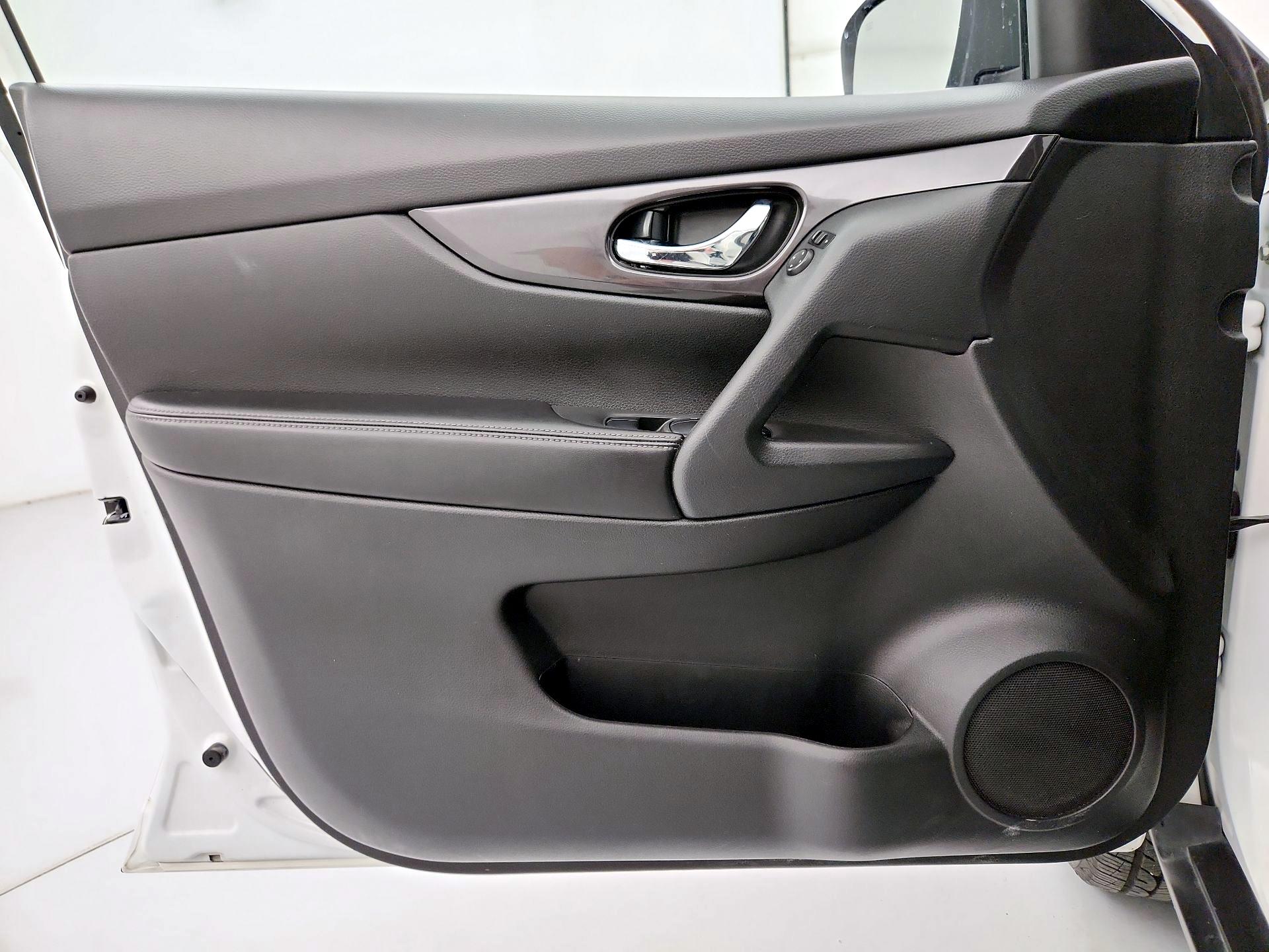 Thumbnail: 2020 Nissan Rogue - 12