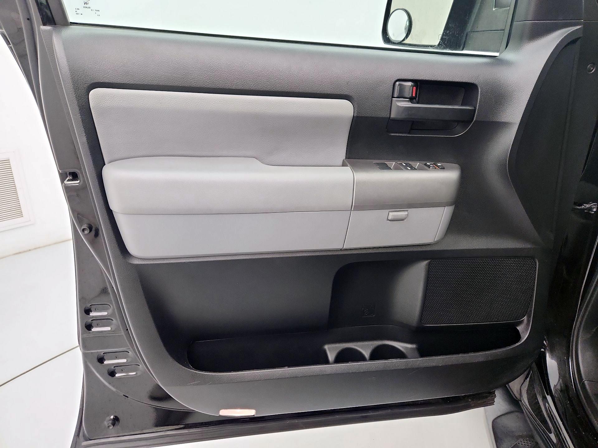 Thumbnail: 2014 Toyota Sequoia - 12
