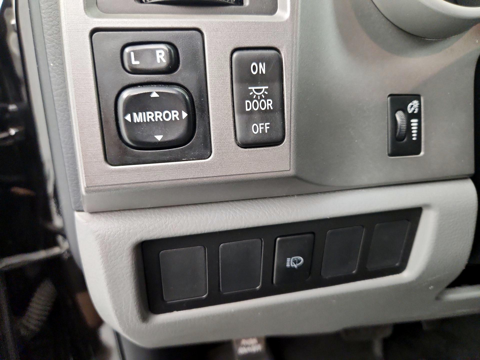 Thumbnail: 2014 Toyota Sequoia - 13