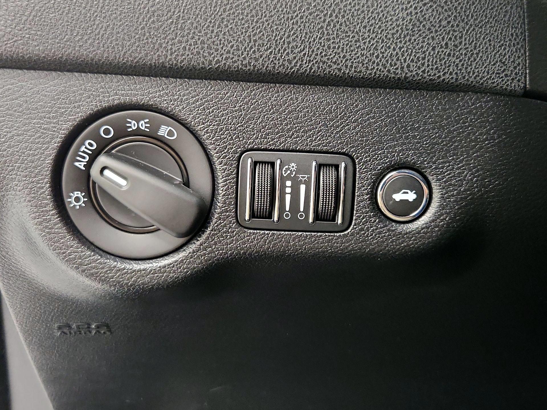 Thumbnail: 2015 Dodge Charger - 13