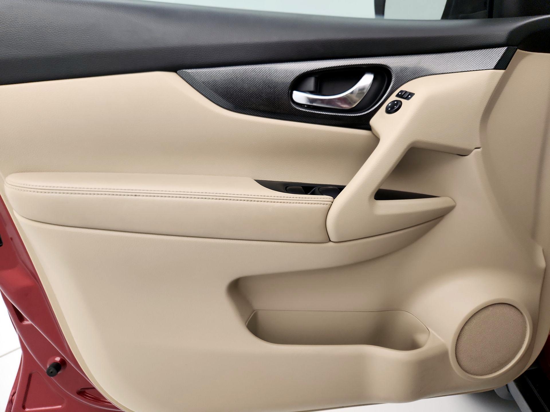 Thumbnail: 2015 Nissan Rogue - 12