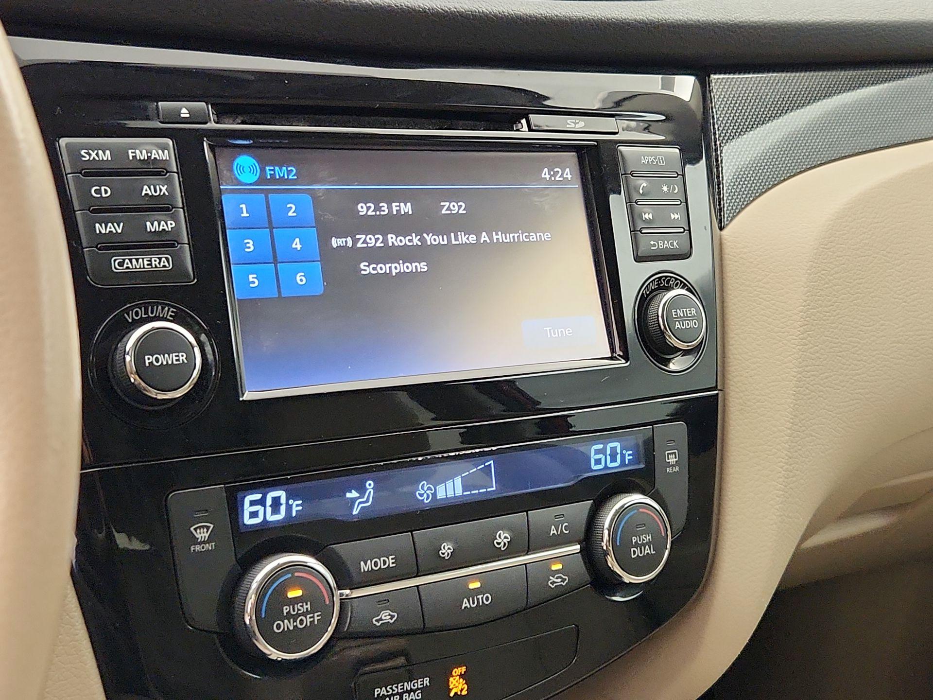 Thumbnail: 2015 Nissan Rogue - 16