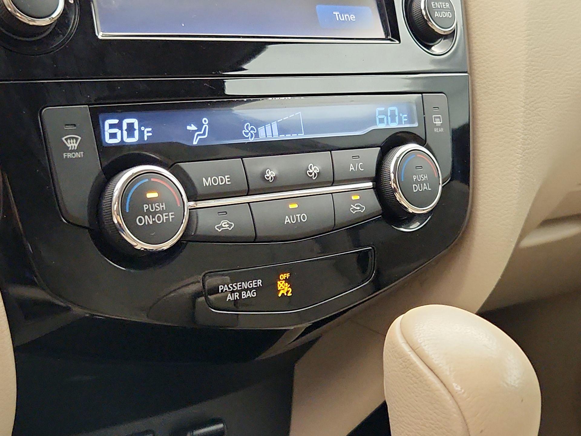 Thumbnail: 2015 Nissan Rogue - 17