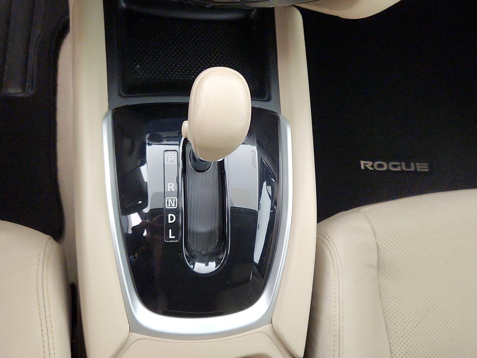 Thumbnail: 2015 Nissan Rogue - 18