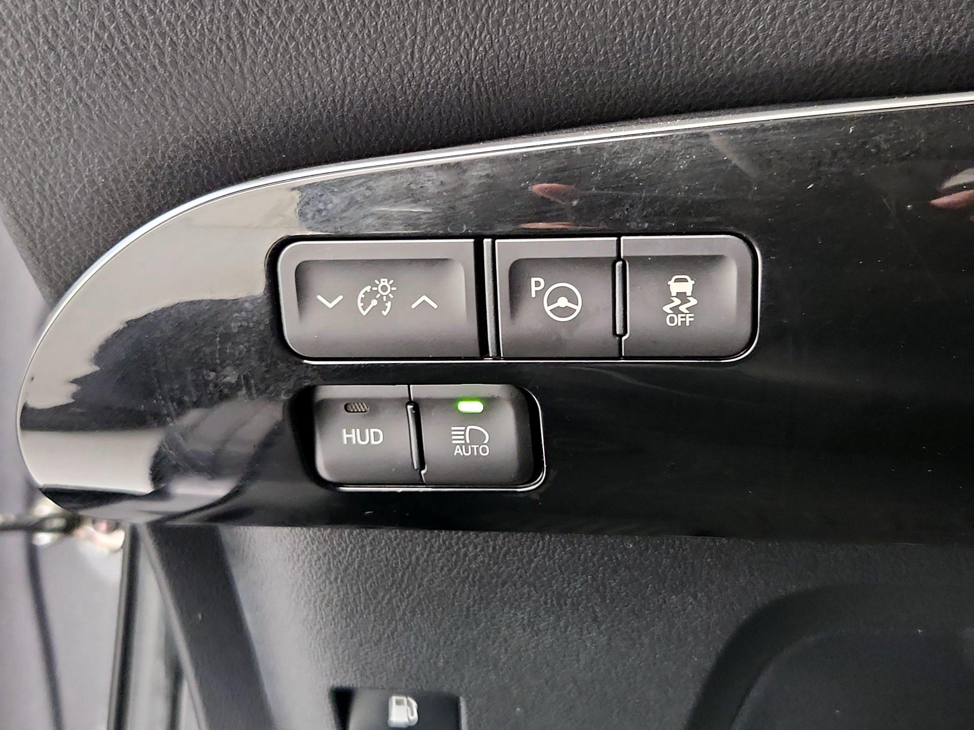 Thumbnail: 2017 Toyota Prius - 13