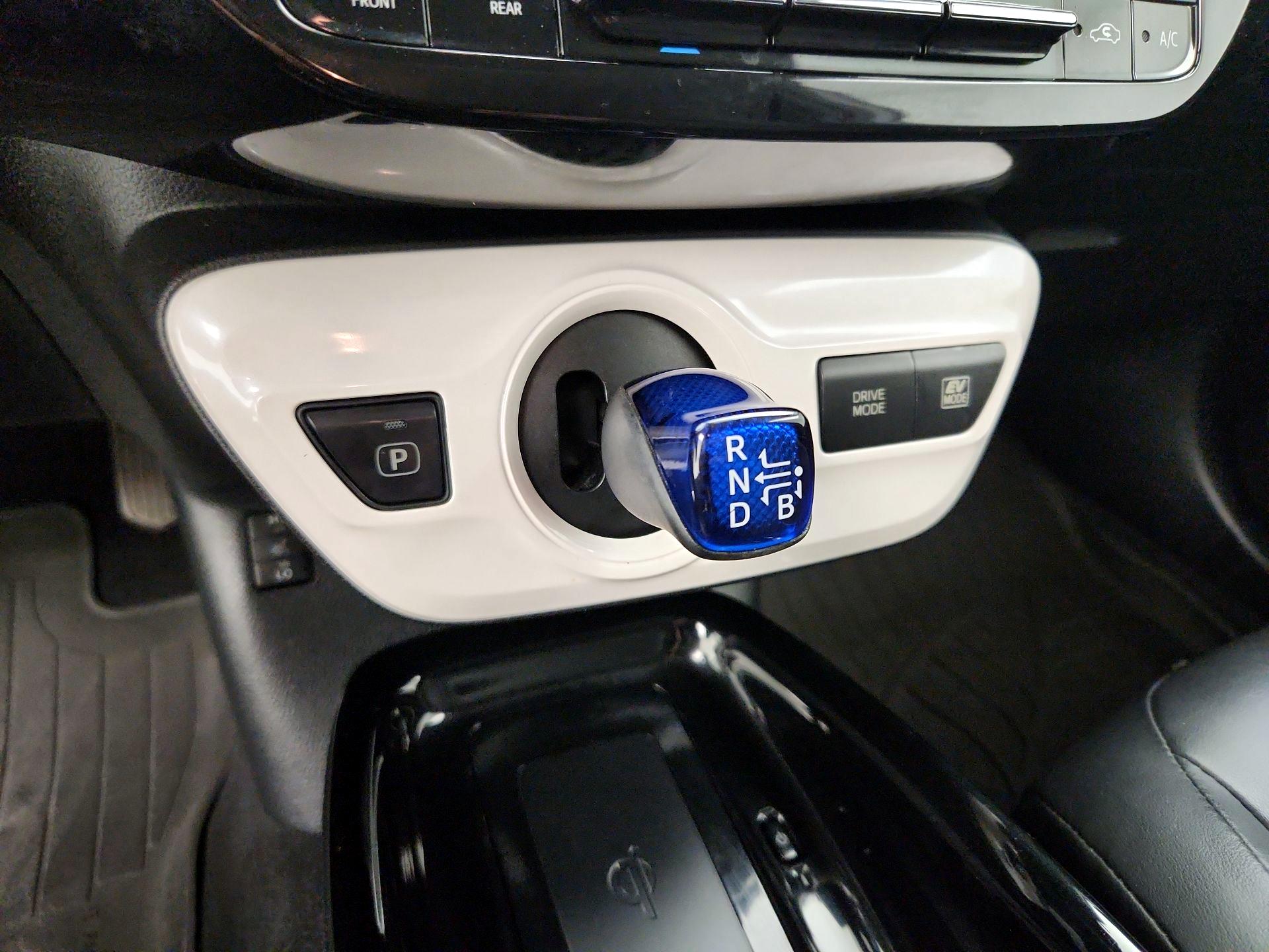 Thumbnail: 2017 Toyota Prius - 17