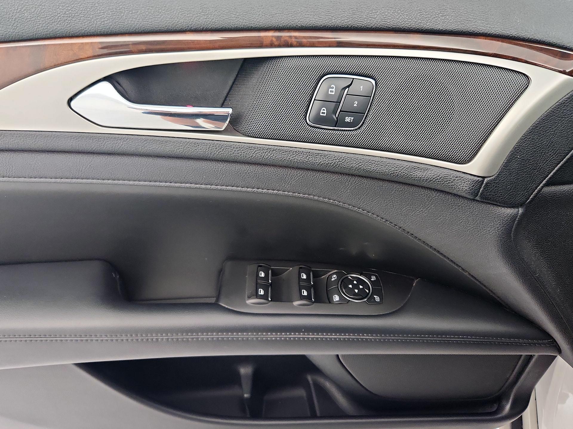 Thumbnail: 2017 Lincoln MKZ - 12
