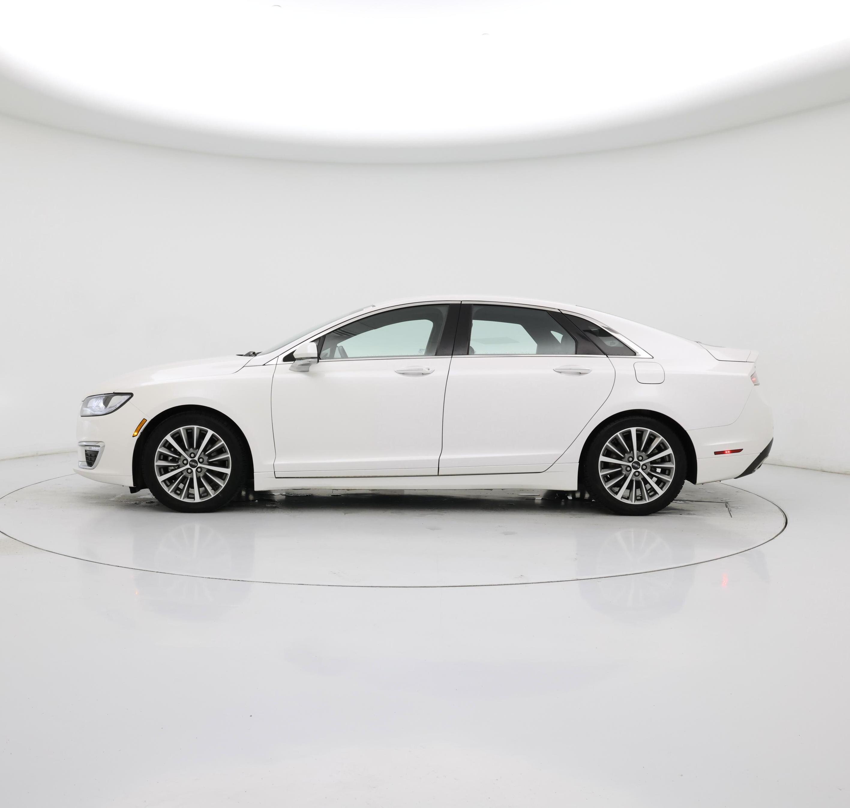 Thumbnail: 2017 Lincoln MKZ - 3