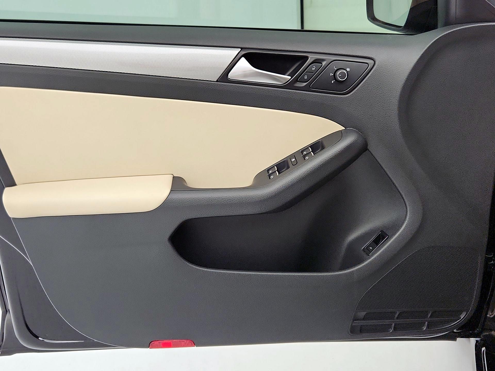 Thumbnail: 2015 Volkswagen Jetta - 12
