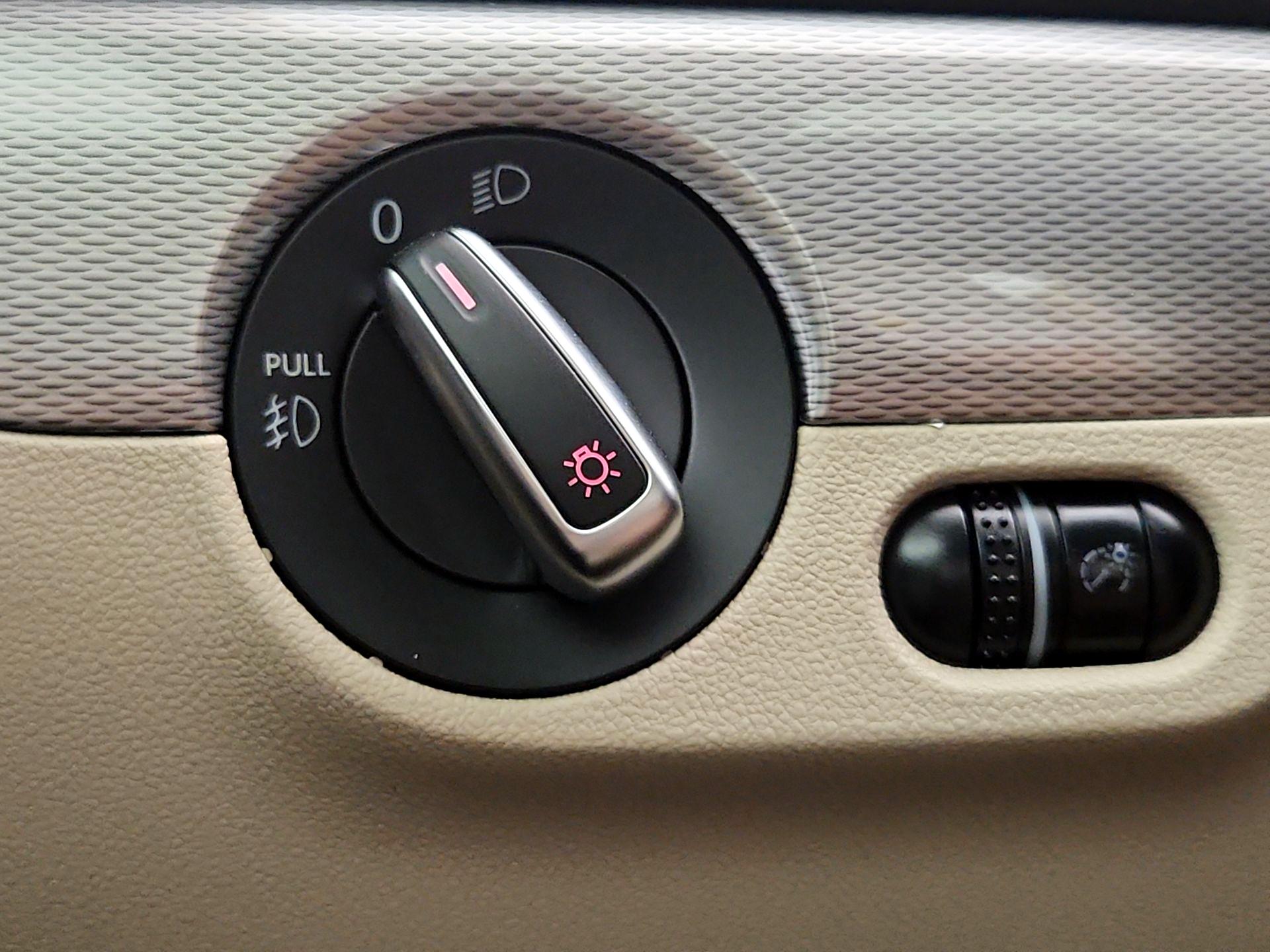 Thumbnail: 2015 Volkswagen Jetta - 13