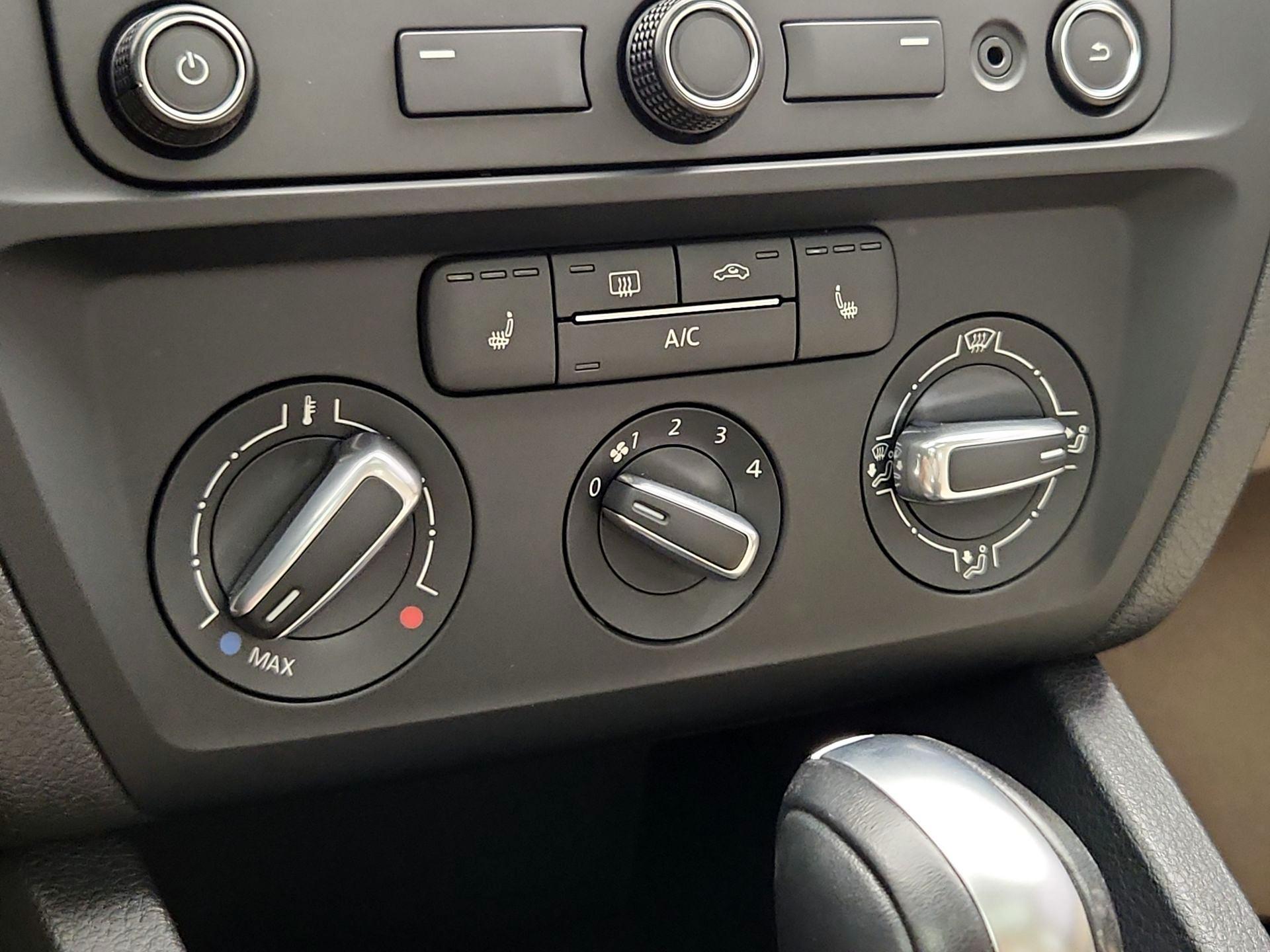 Thumbnail: 2015 Volkswagen Jetta - 17