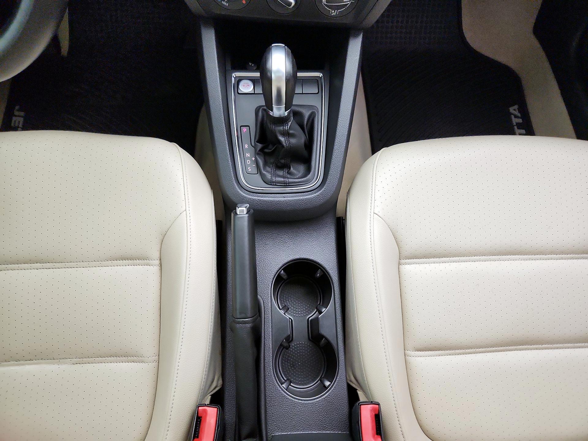Thumbnail: 2015 Volkswagen Jetta - 18