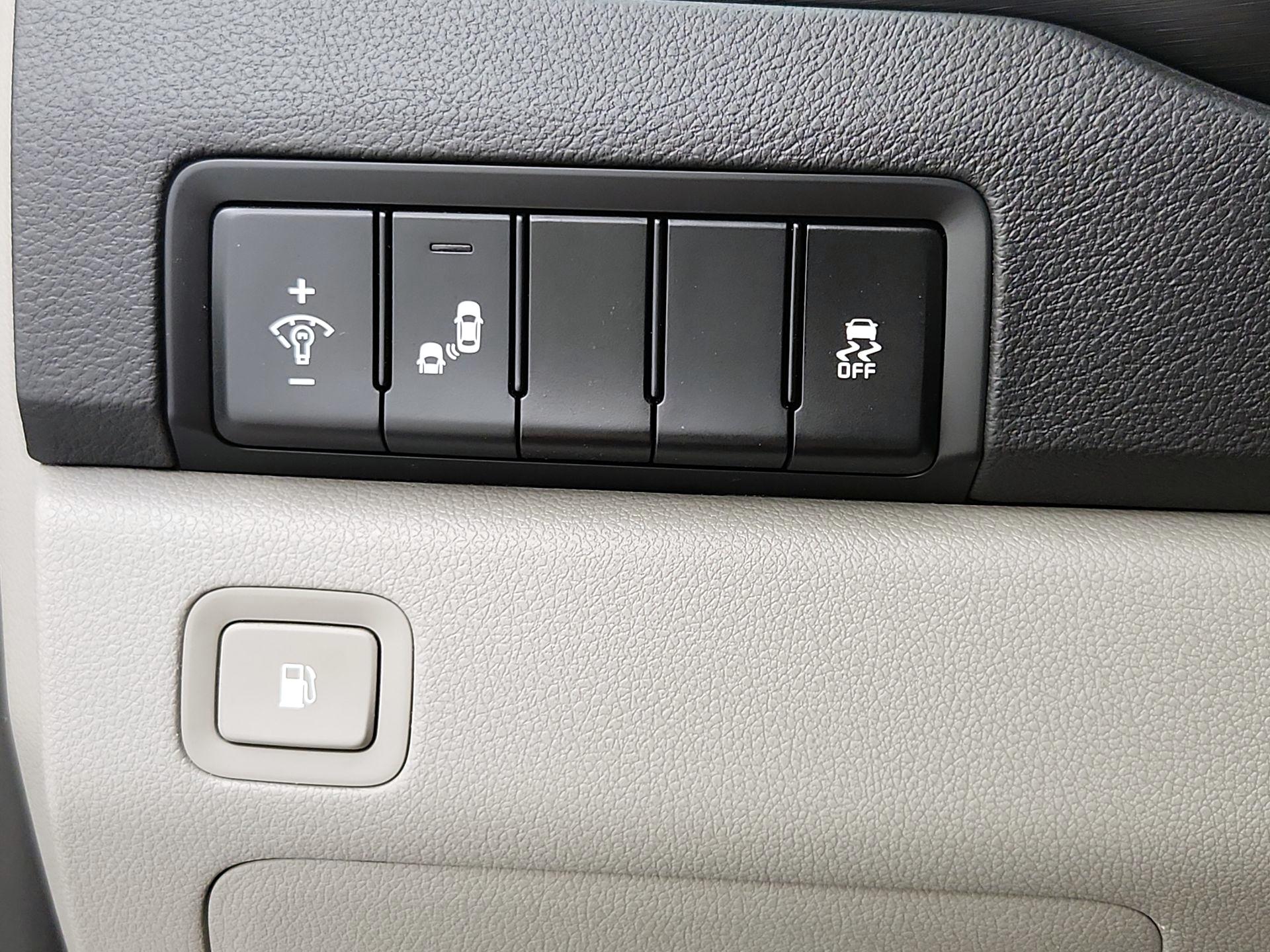 Thumbnail: 2019 Kia Sedona - 13