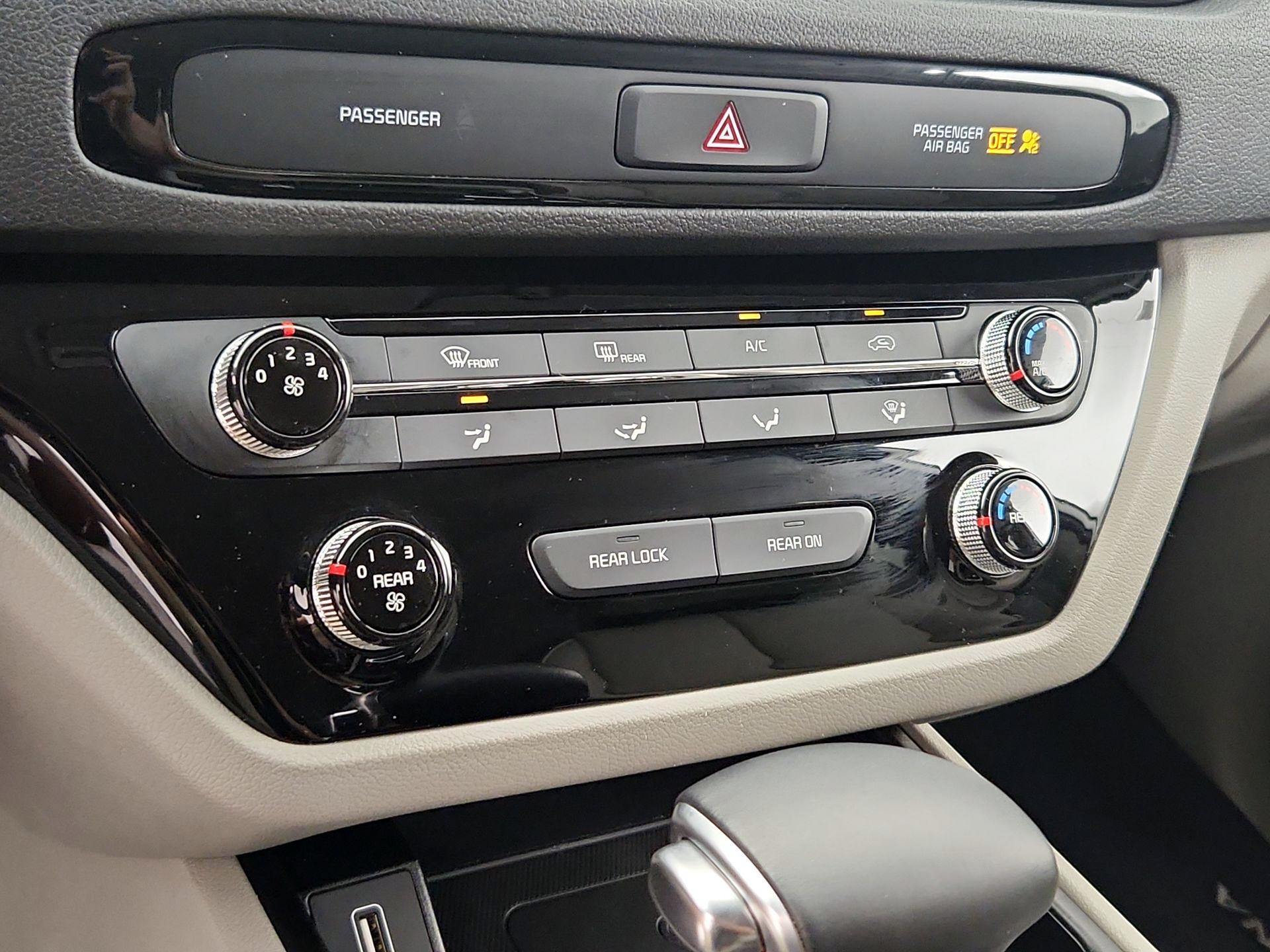 Thumbnail: 2019 Kia Sedona - 16