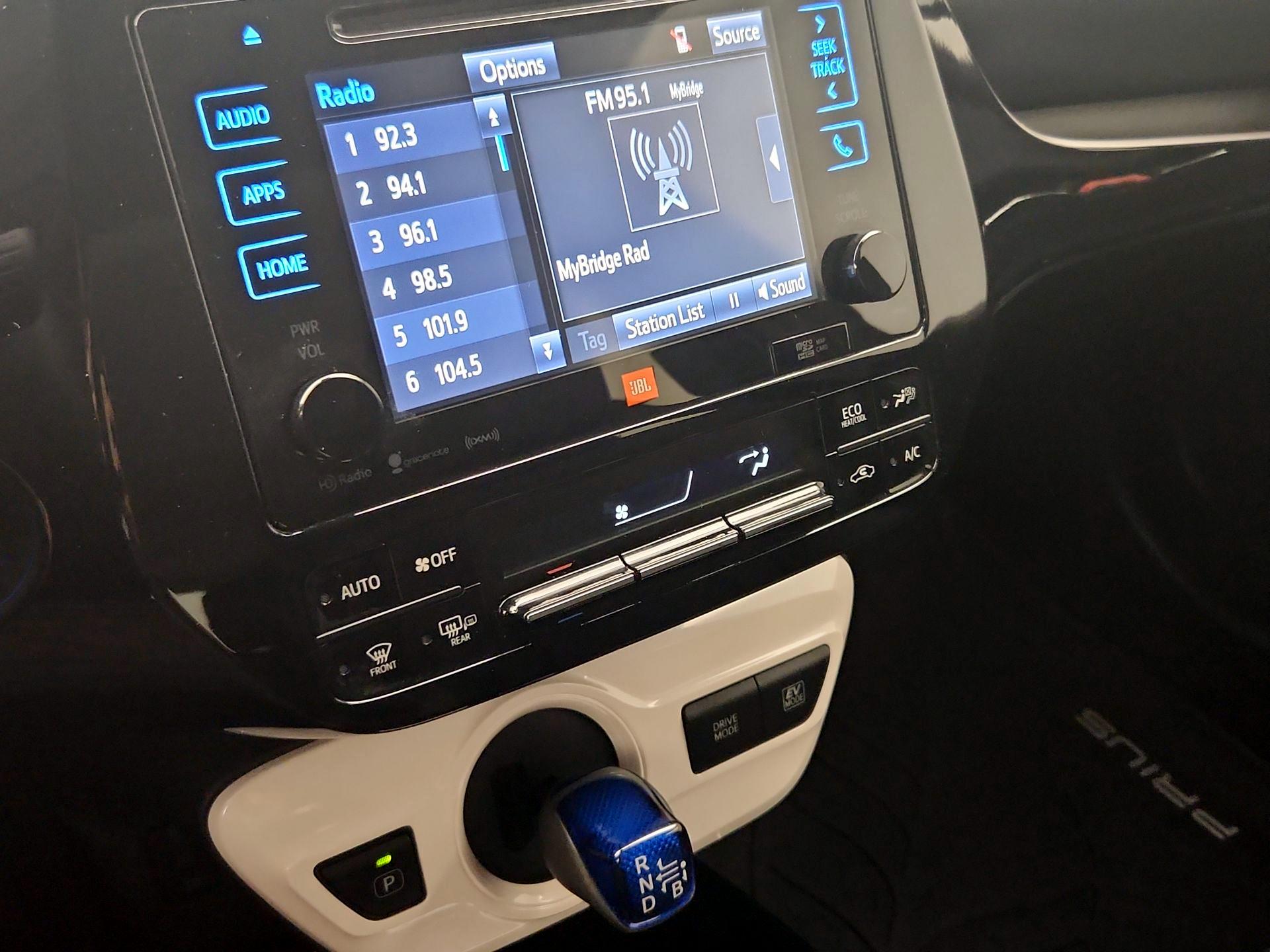 Thumbnail: 2017 Toyota Prius - 17