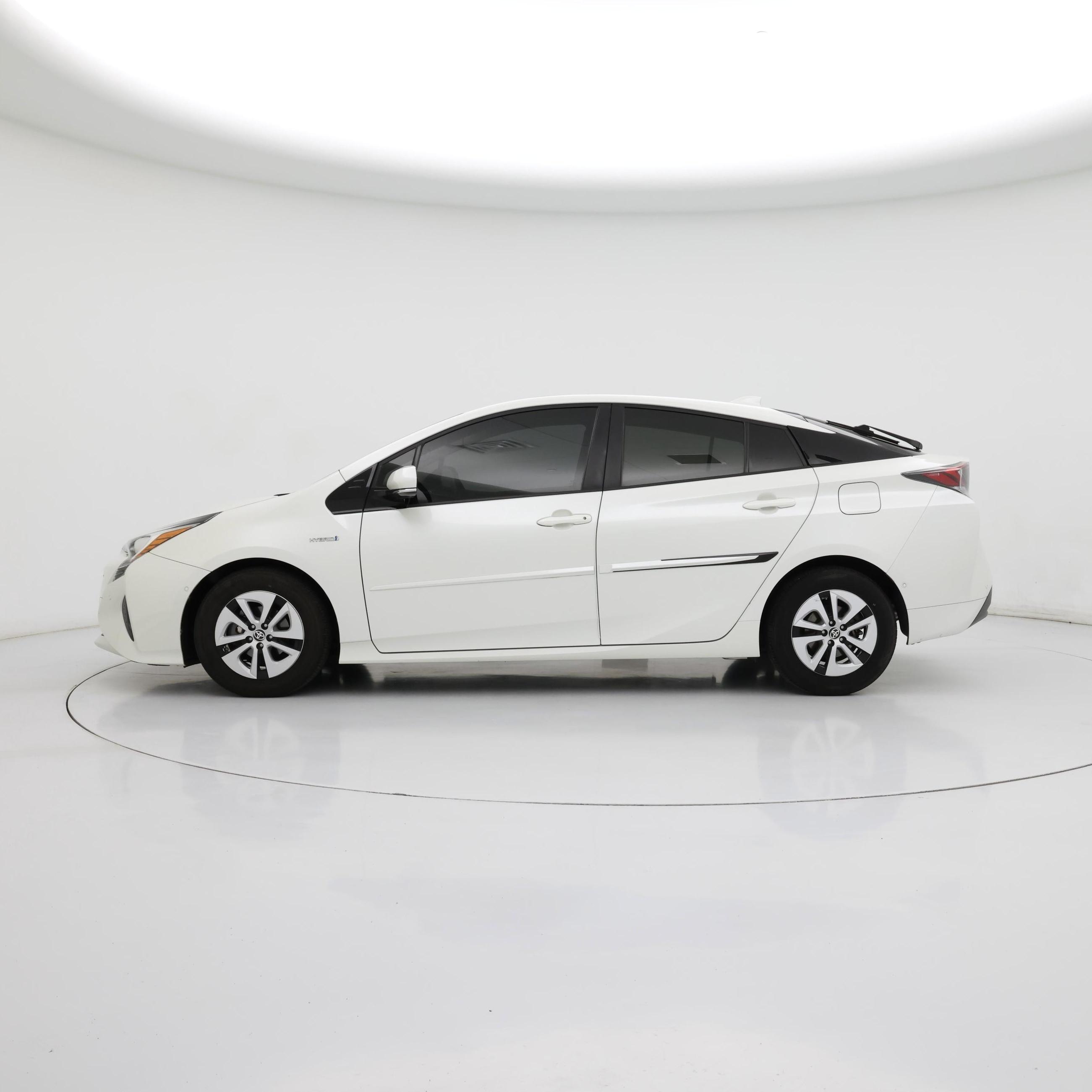 Thumbnail: 2017 Toyota Prius - 3
