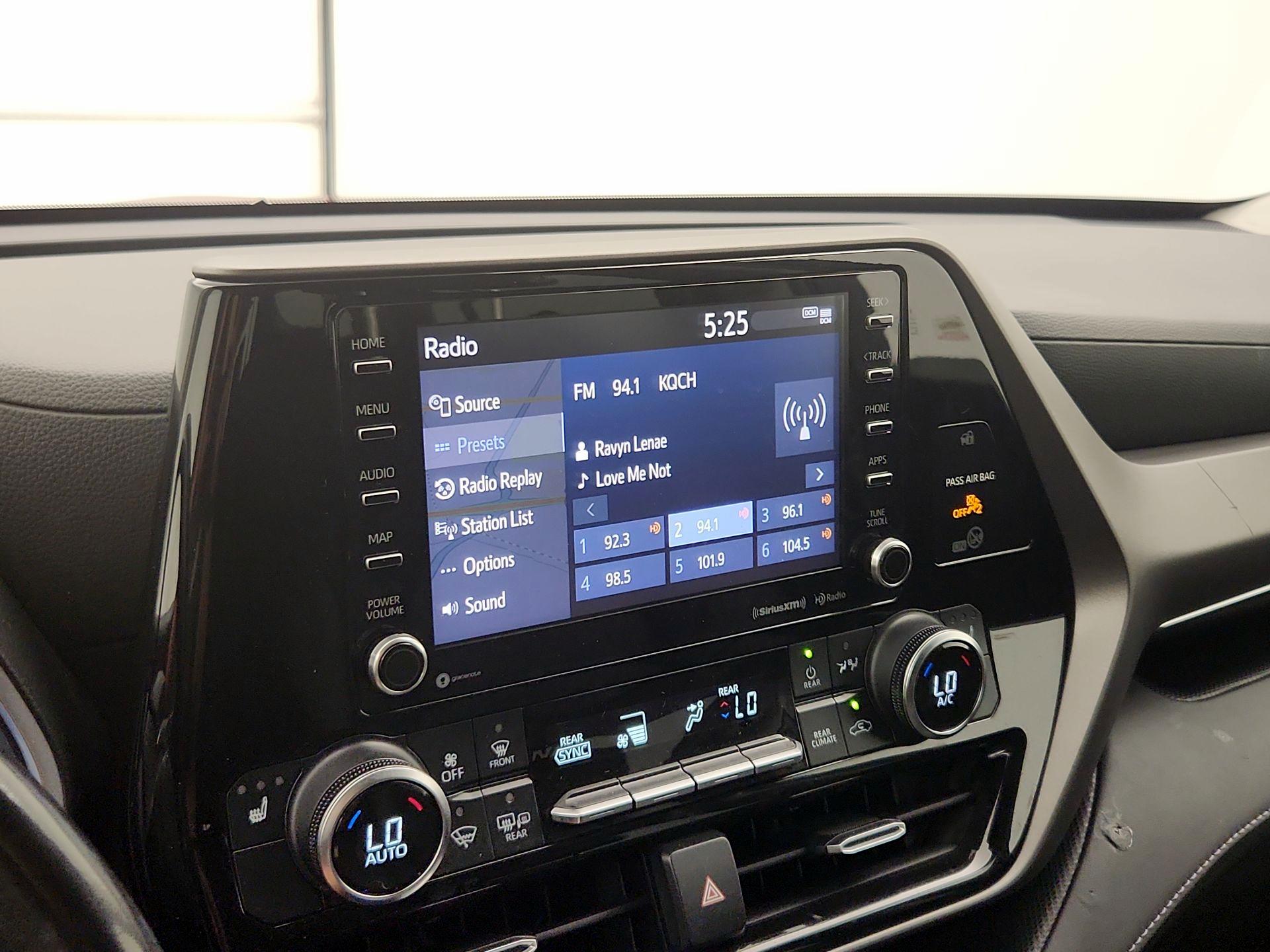 Thumbnail: 2020 Toyota Highlander - 16