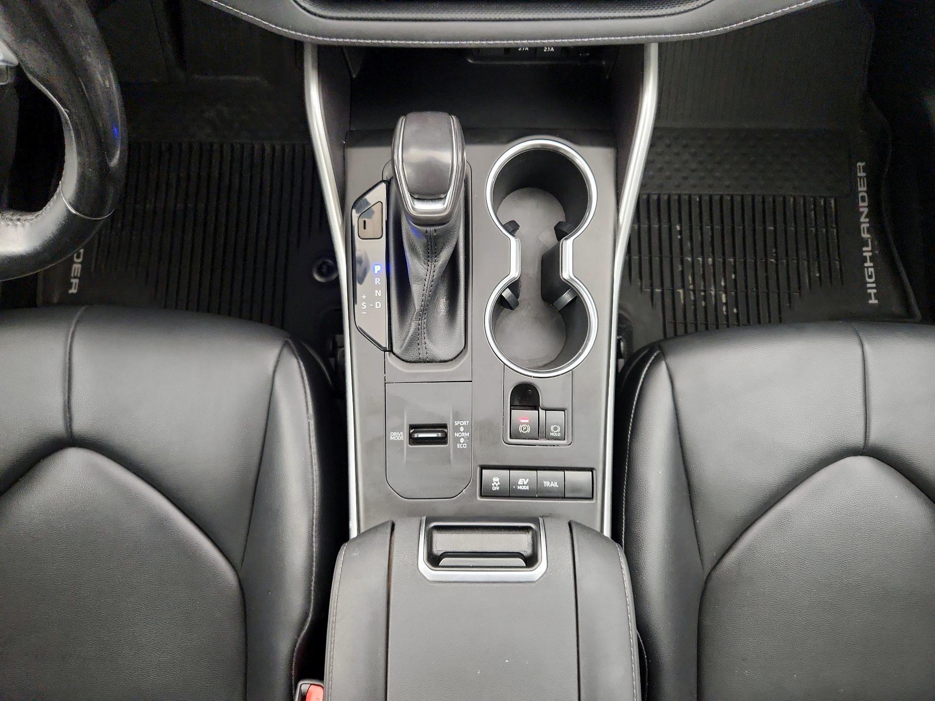 Thumbnail: 2020 Toyota Highlander - 18