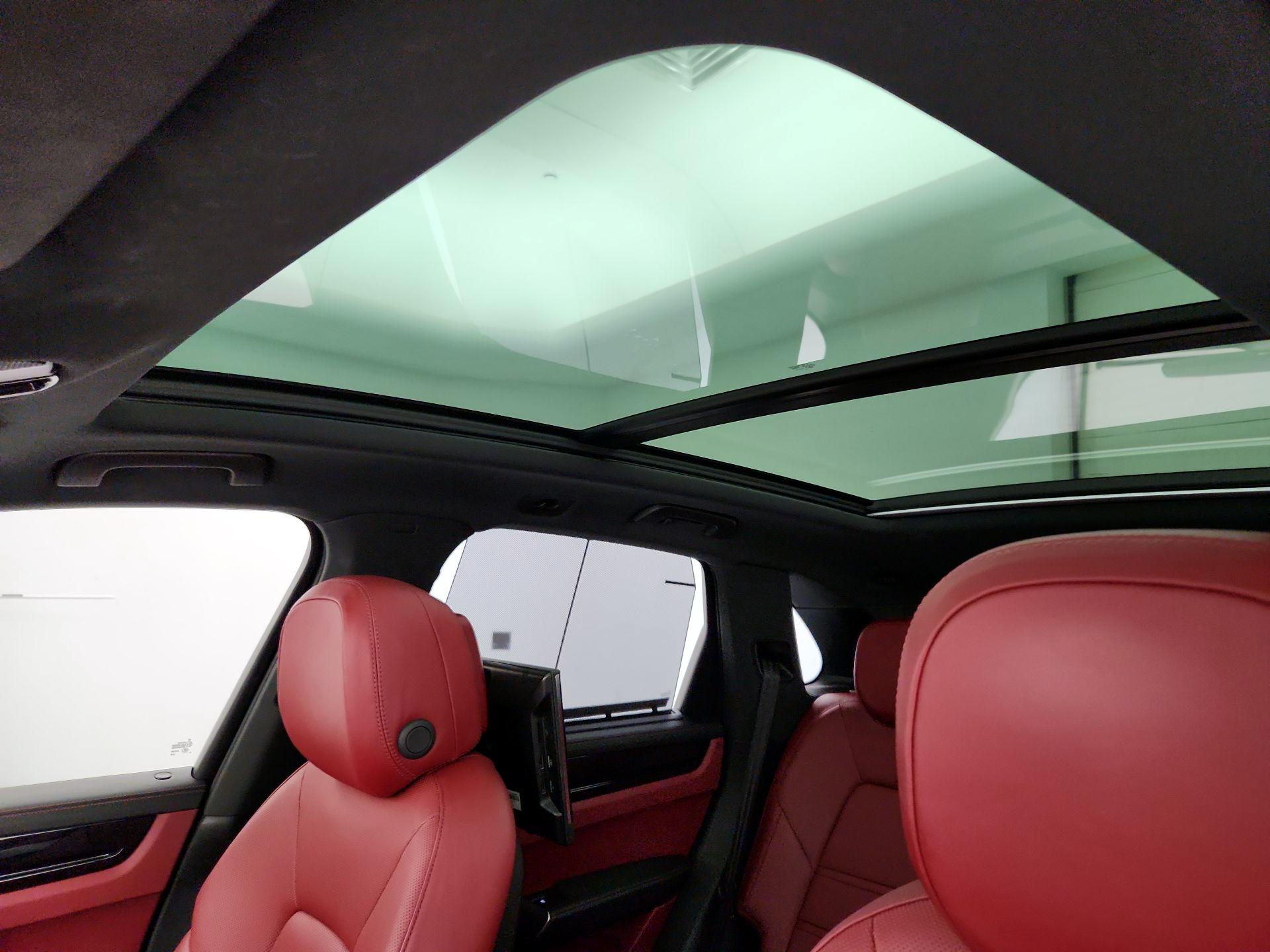 Thumbnail: 2020 Porsche Cayenne - 20