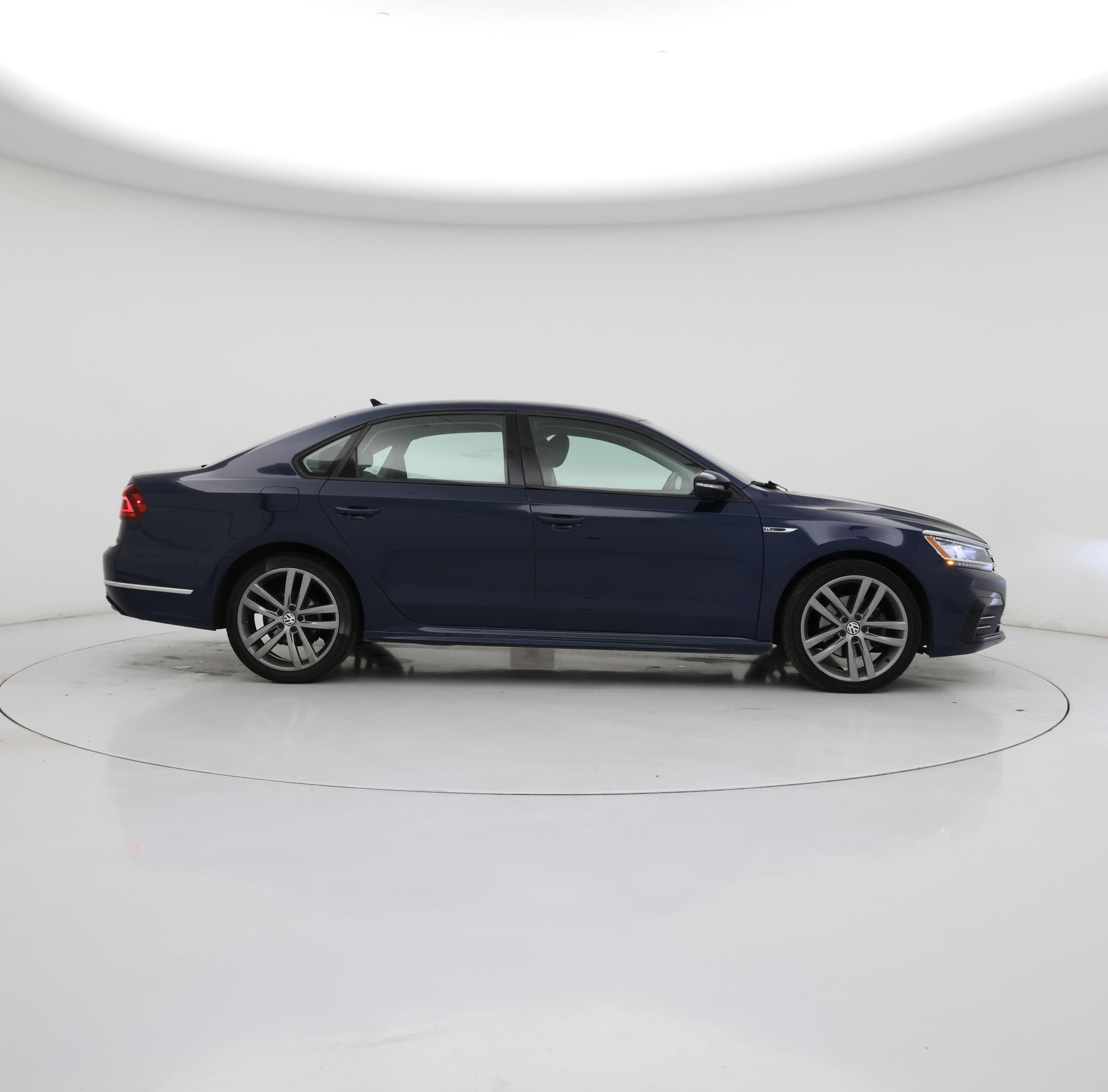 Thumbnail: 2018 Volkswagen Passat - 7