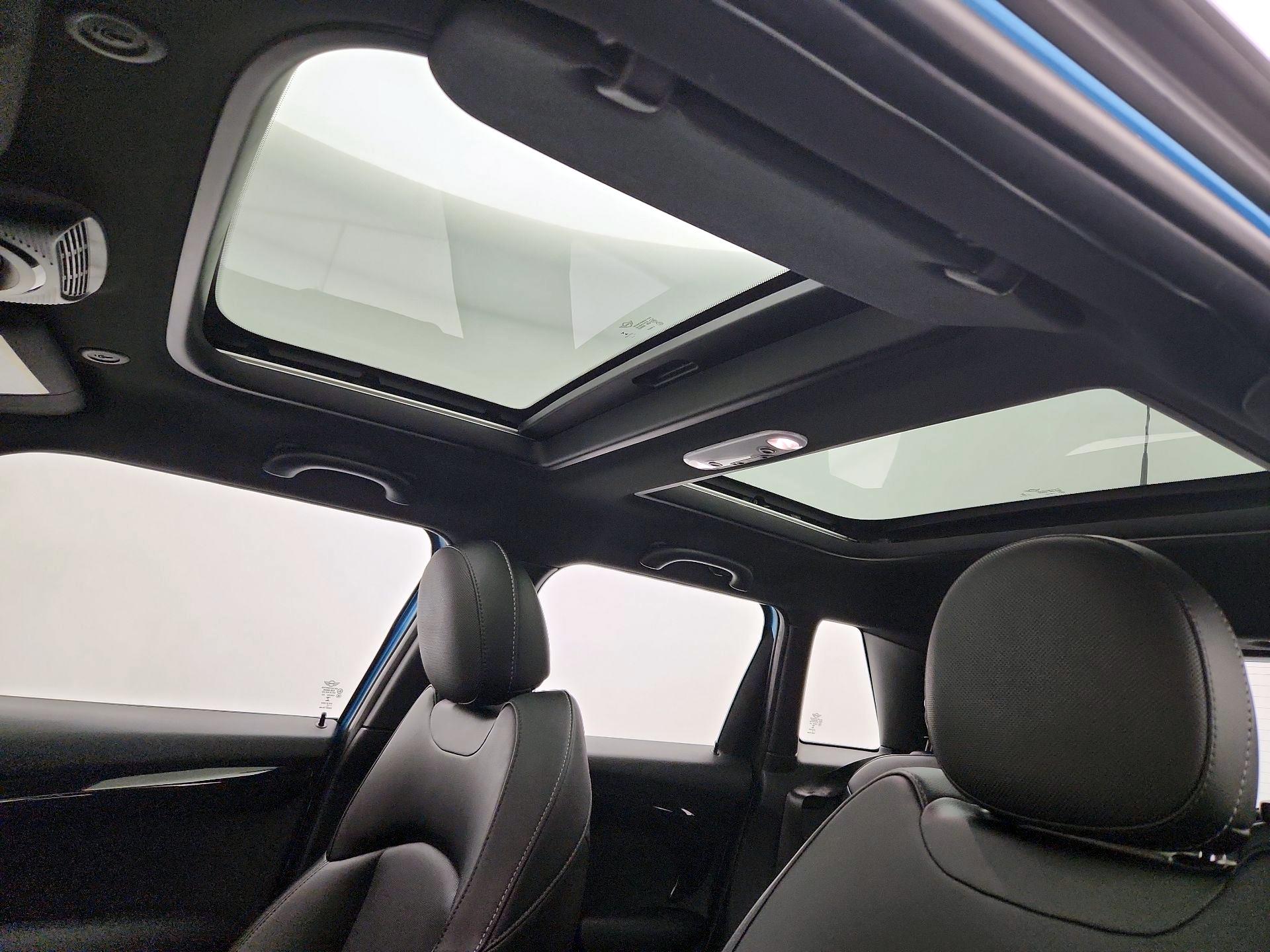 Thumbnail: 2017 MINI Cooper Hardtop - 18