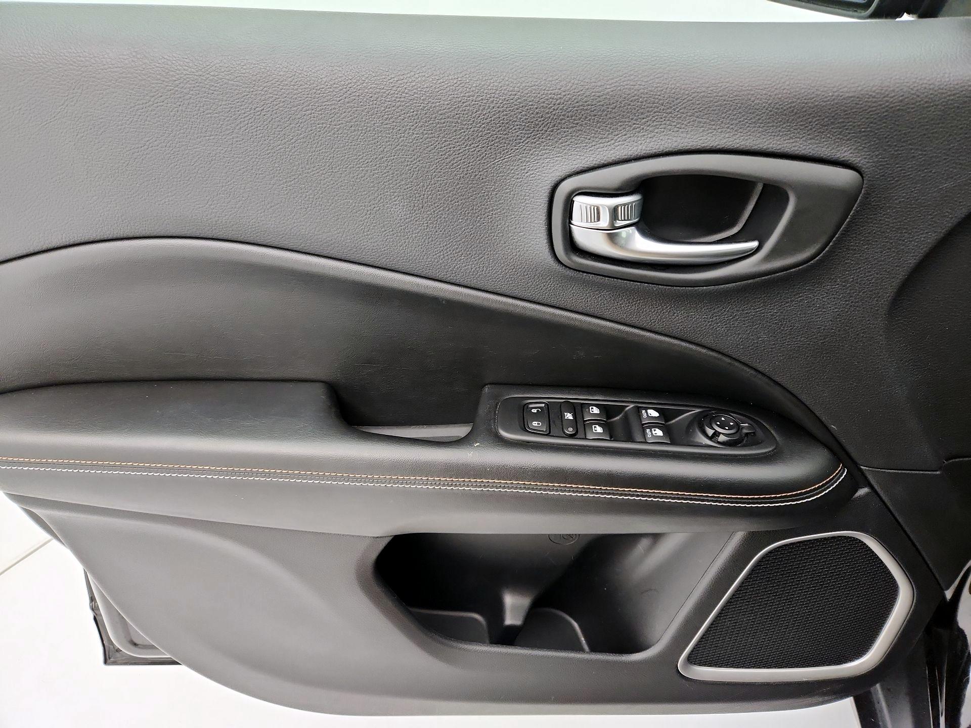 Thumbnail: 2020 Jeep Compass - 12