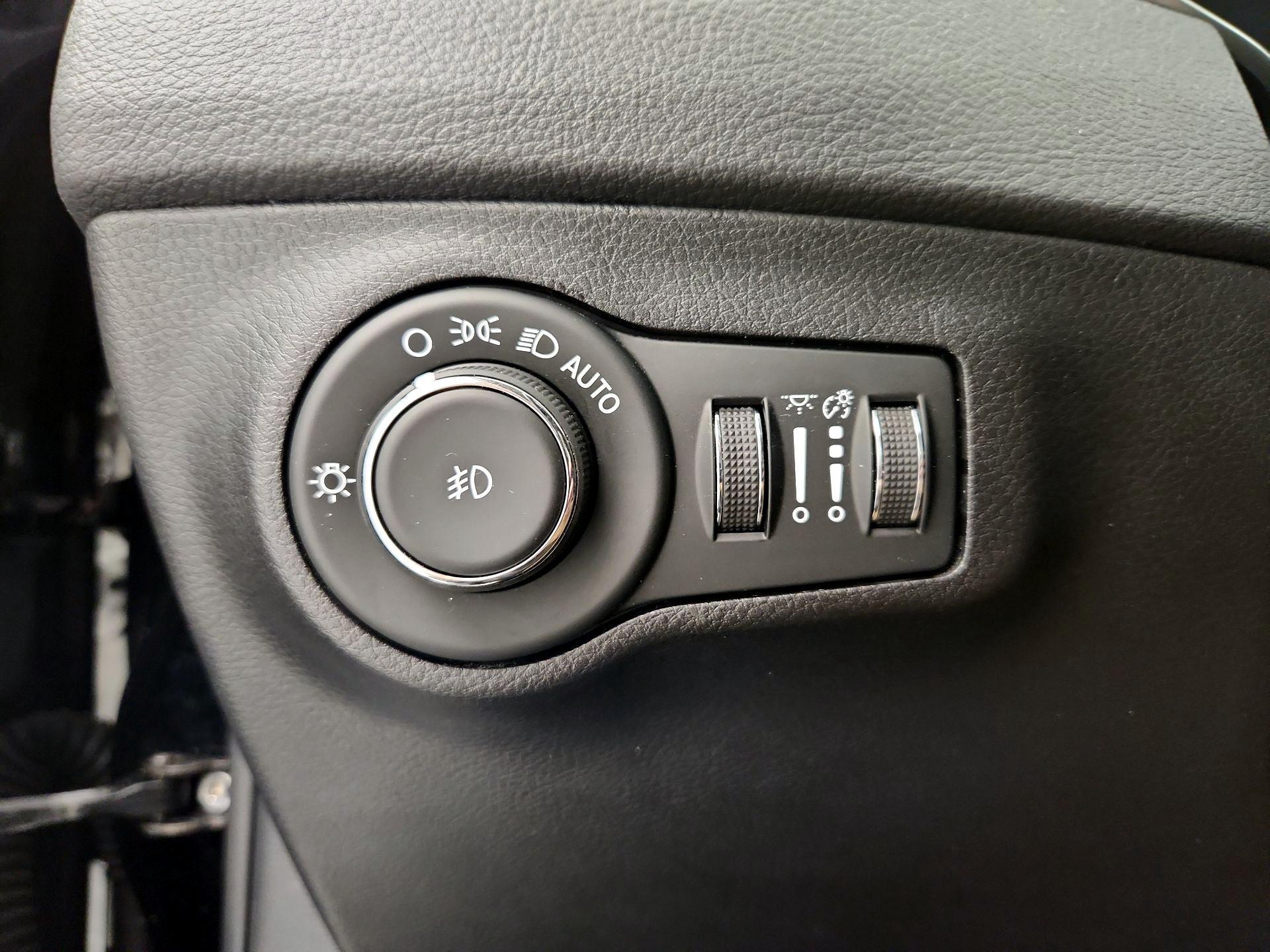 Thumbnail: 2020 Jeep Compass - 13