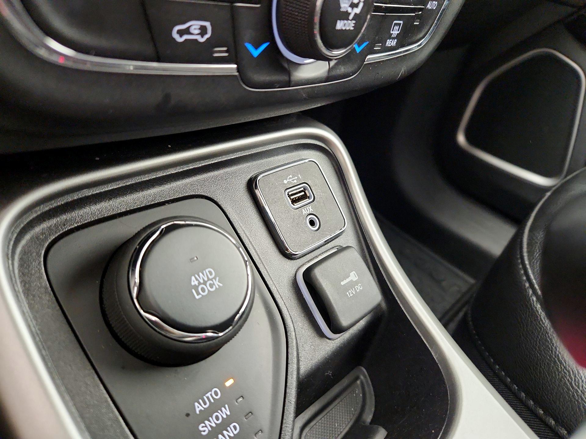 Thumbnail: 2020 Jeep Compass - 18