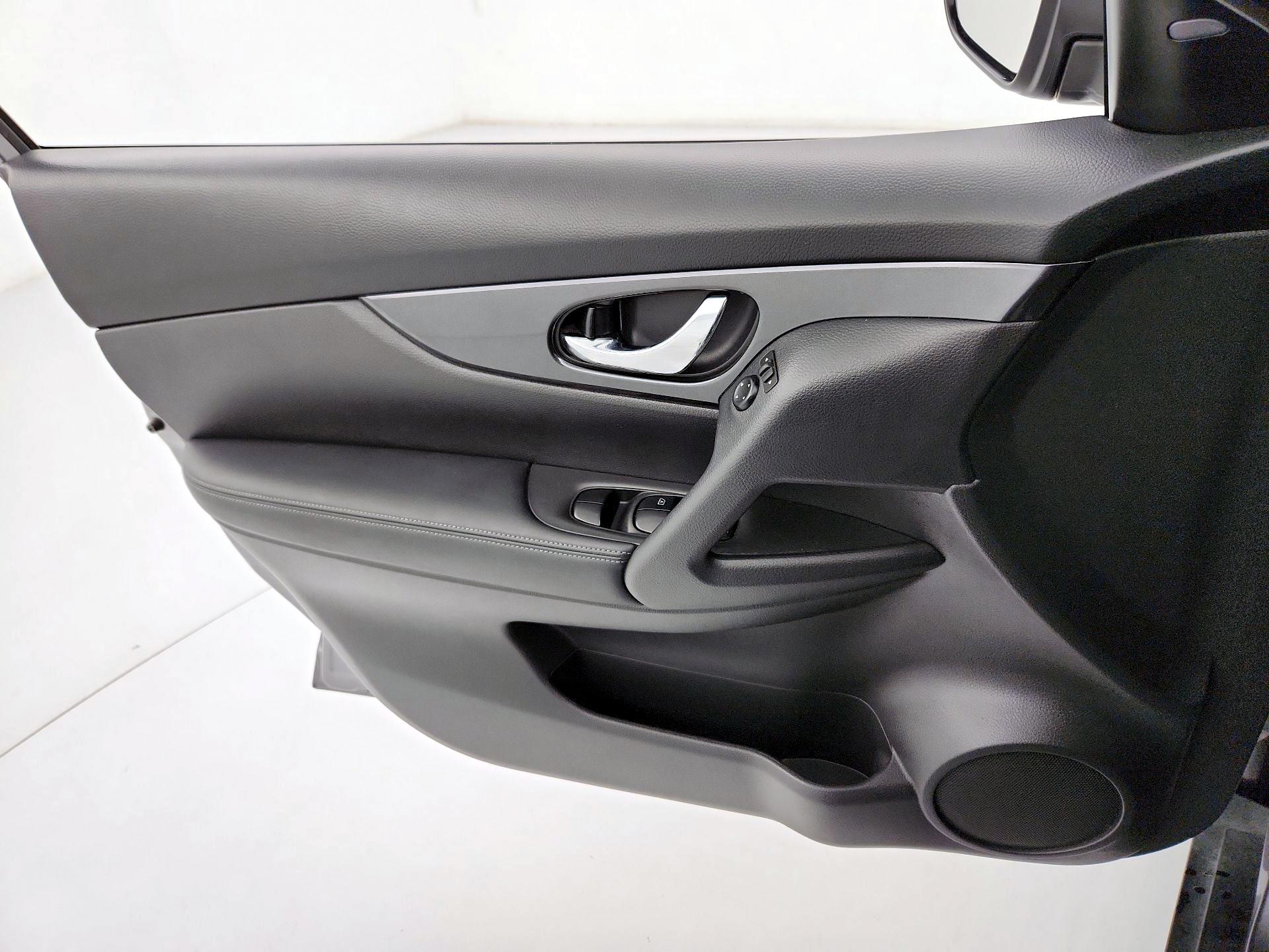 Thumbnail: 2019 Nissan Rogue - 12