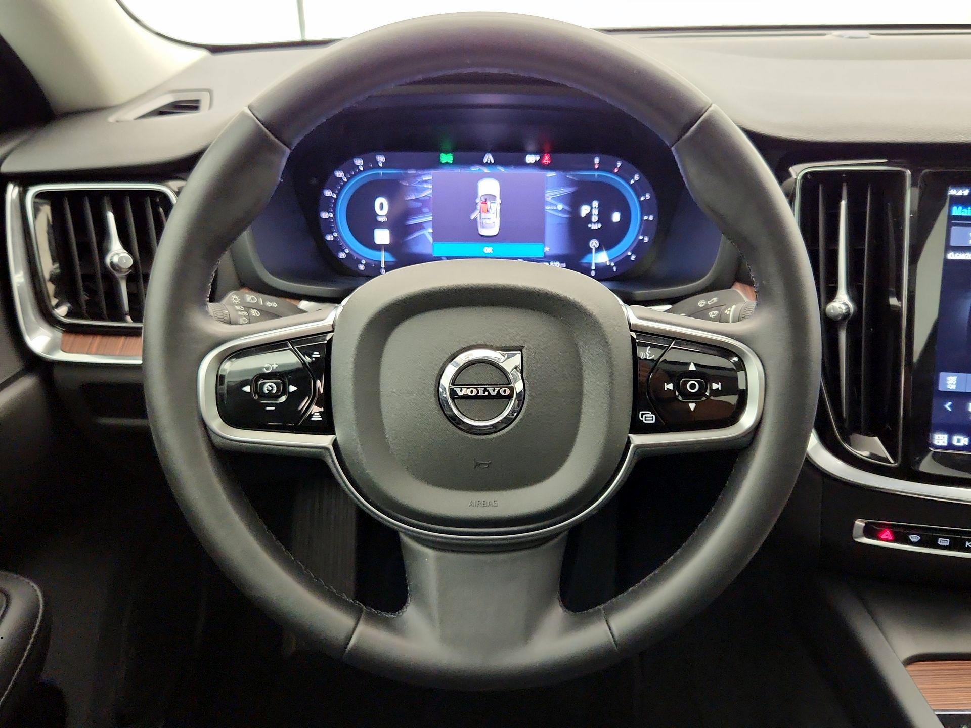 Thumbnail: 2024 Volvo S60 - 10