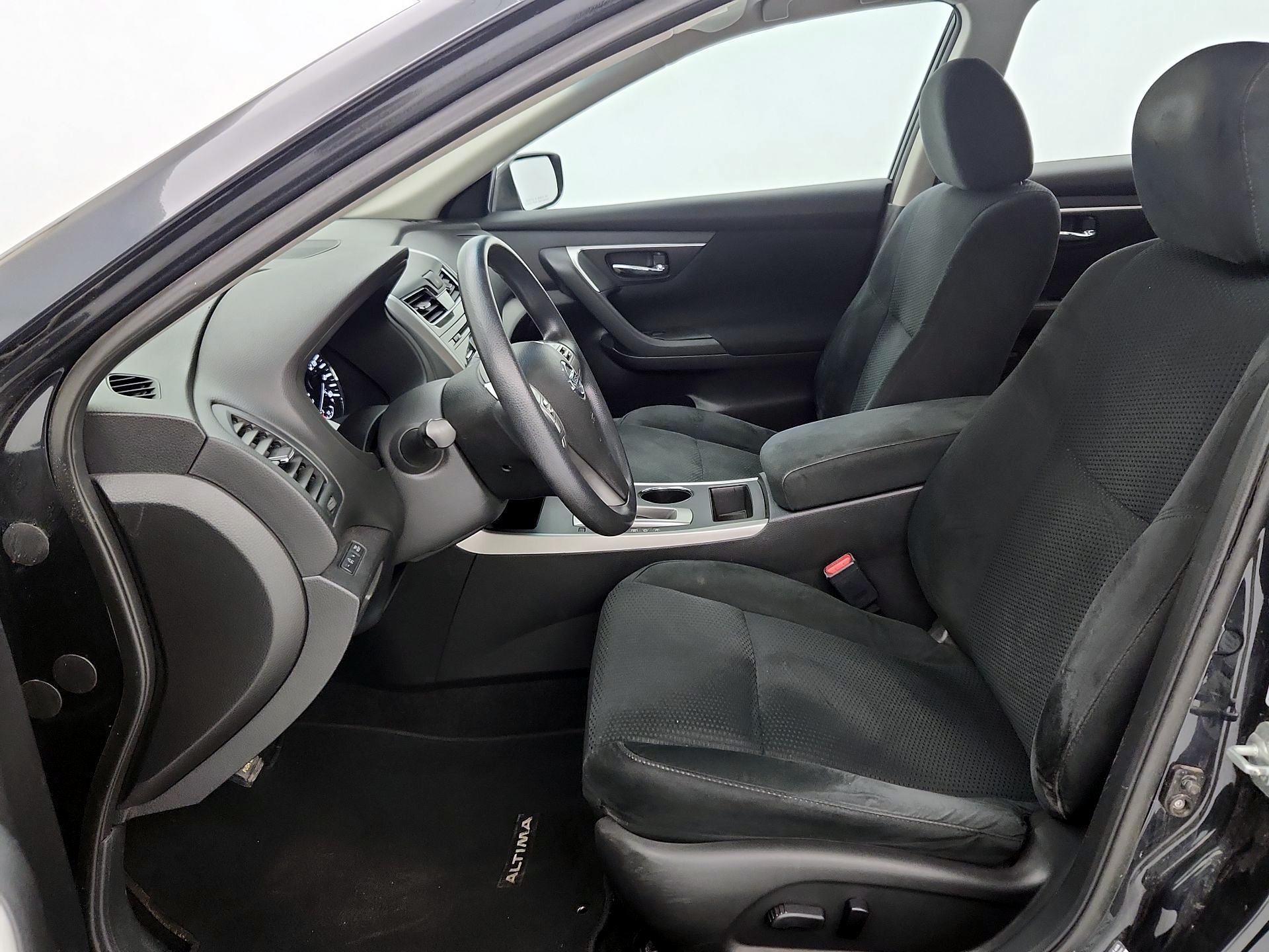 Thumbnail: 2015 Nissan Altima - 11