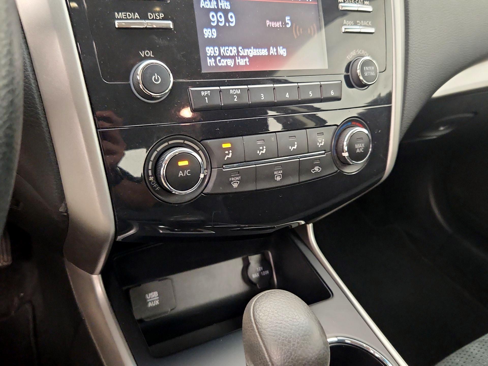 Thumbnail: 2015 Nissan Altima - 16