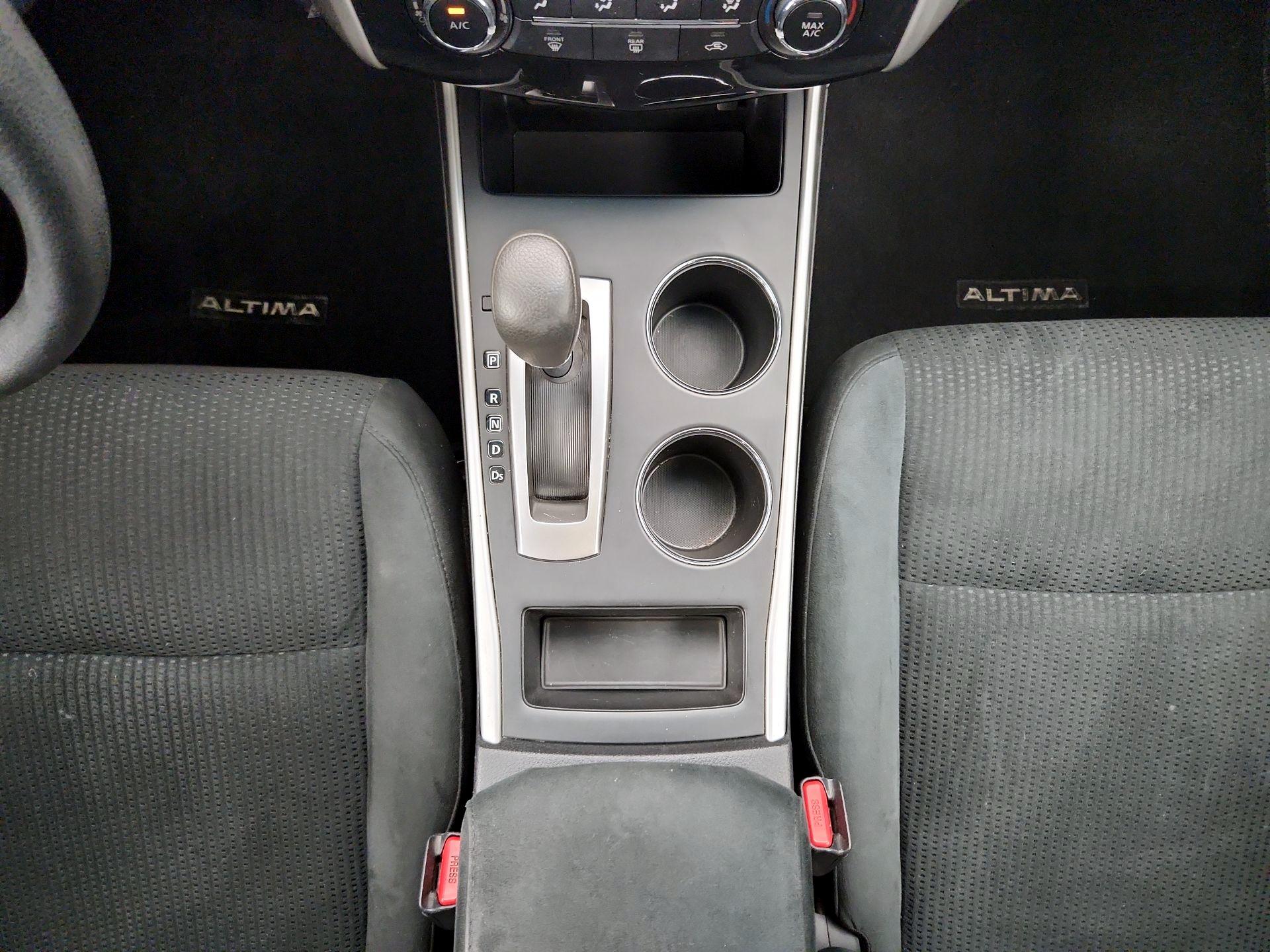 Thumbnail: 2015 Nissan Altima - 17