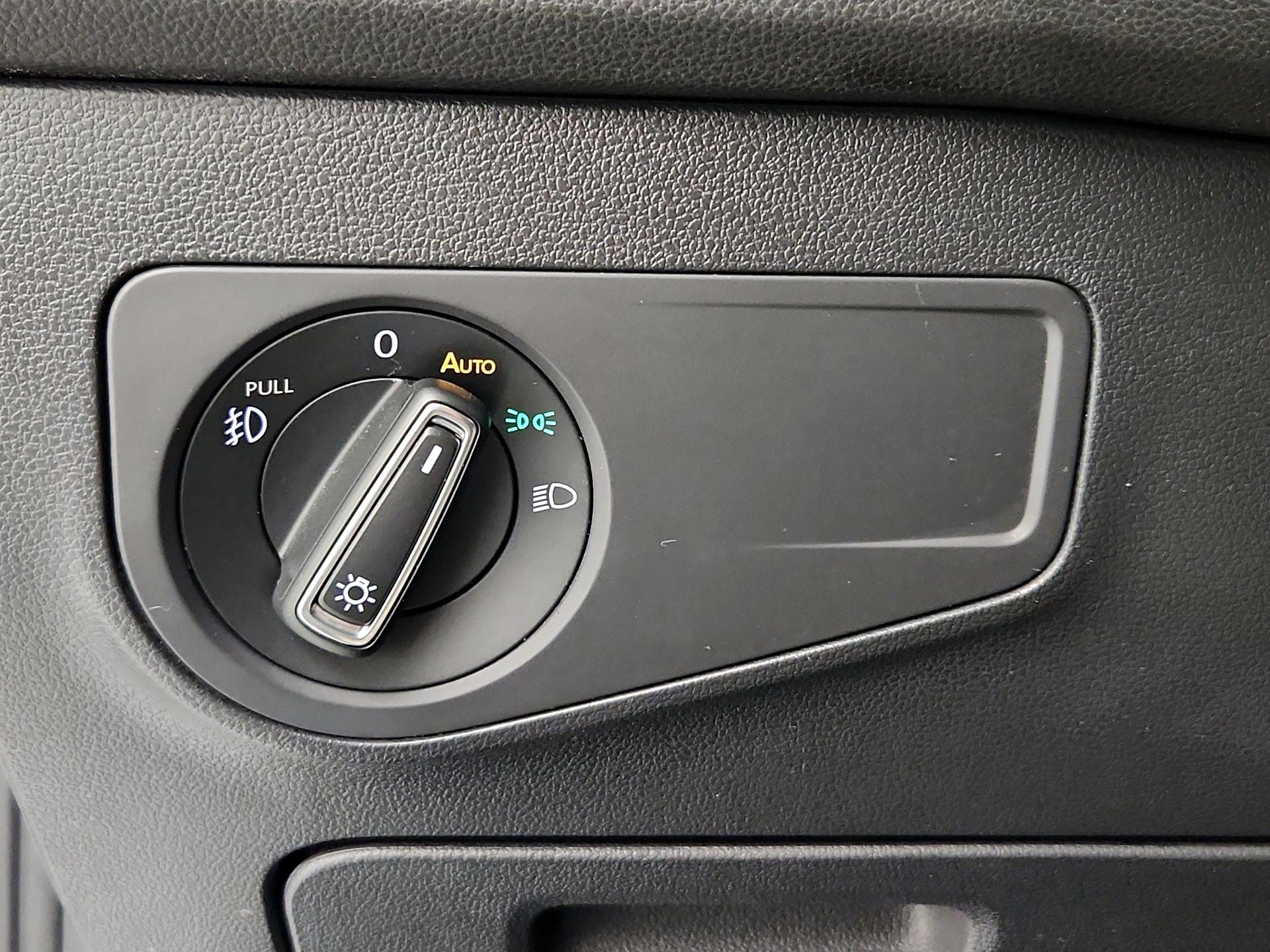 Thumbnail: 2020 Volkswagen Tiguan - 13