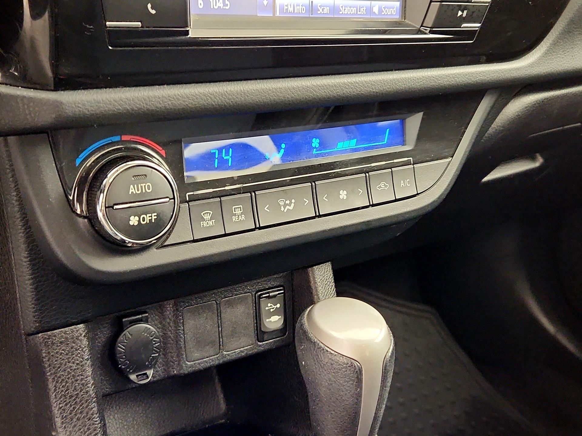 Thumbnail: 2016 Toyota Corolla - 16