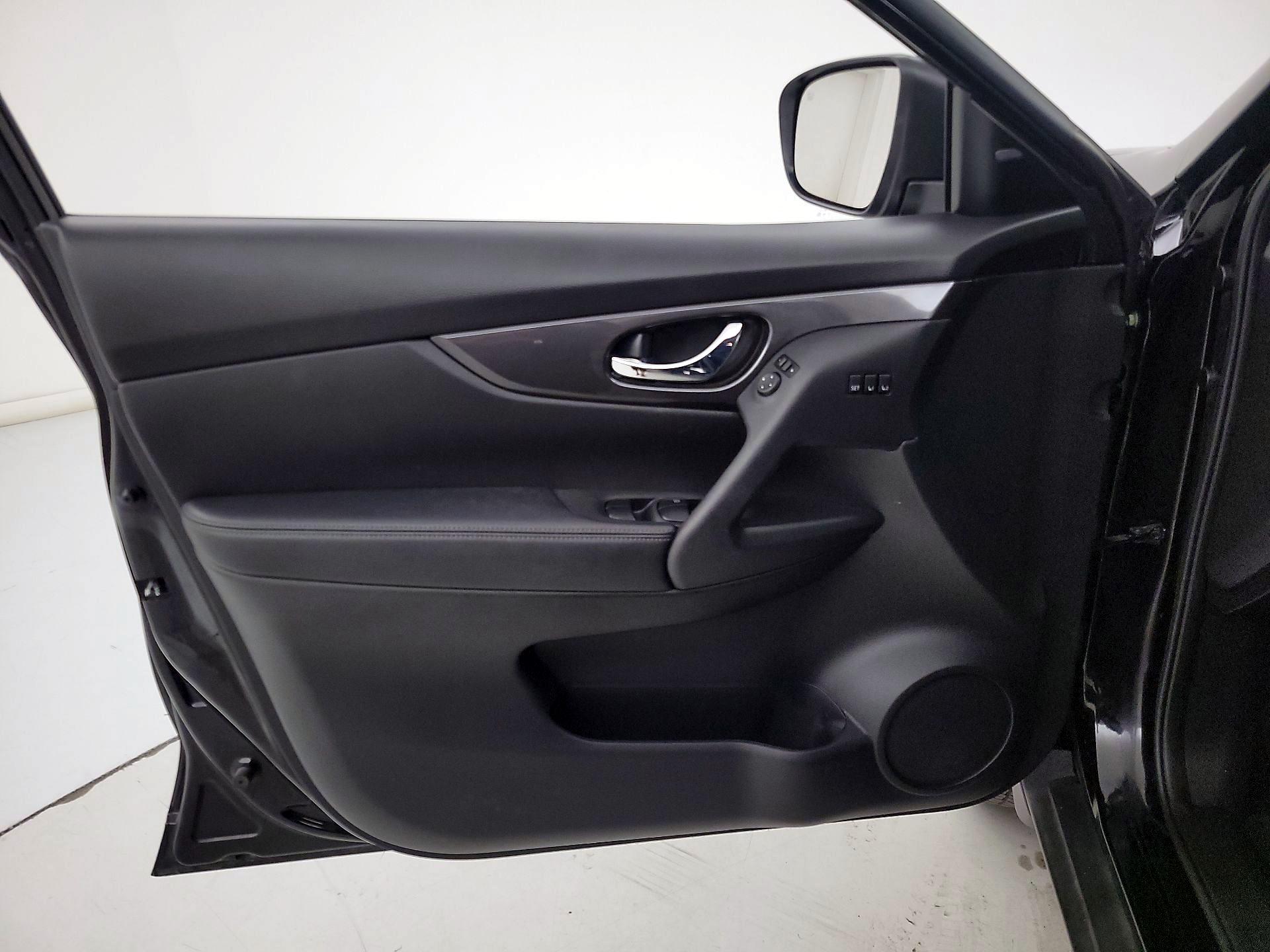 Thumbnail: 2020 Nissan Rogue - 12