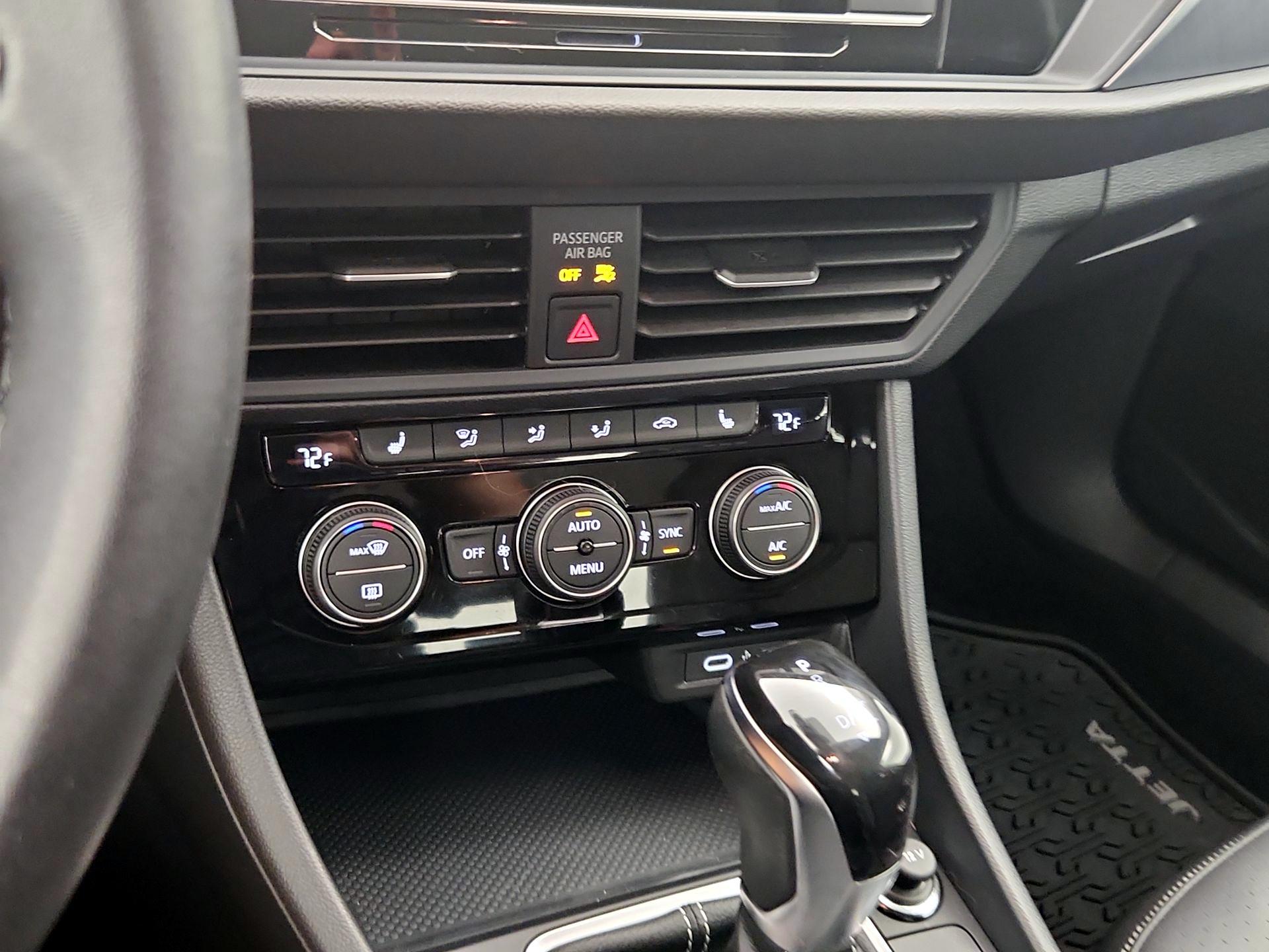 Thumbnail: 2024 Volkswagen Jetta - 16